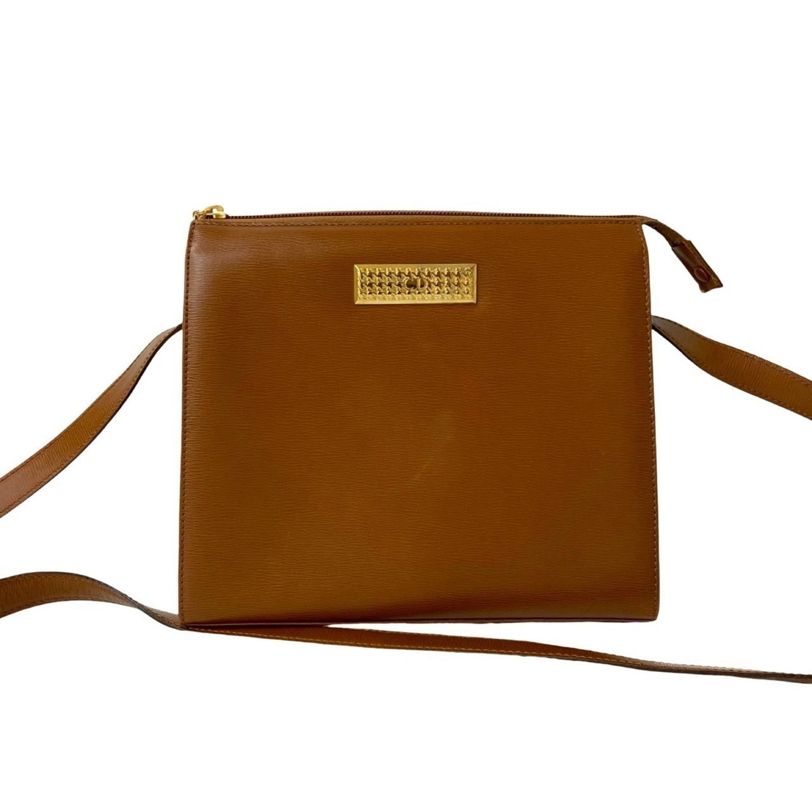 Christian Dior Leather Pochette Bag Shoulder: Christian Dior Leather Pochette Bag Shoulder The Christian Dior Leather Pochette Bag Shoulder boasts a rich, brown leather exterior, perfectly balanced by its sleek, shoulder design. Measuring 20cm x