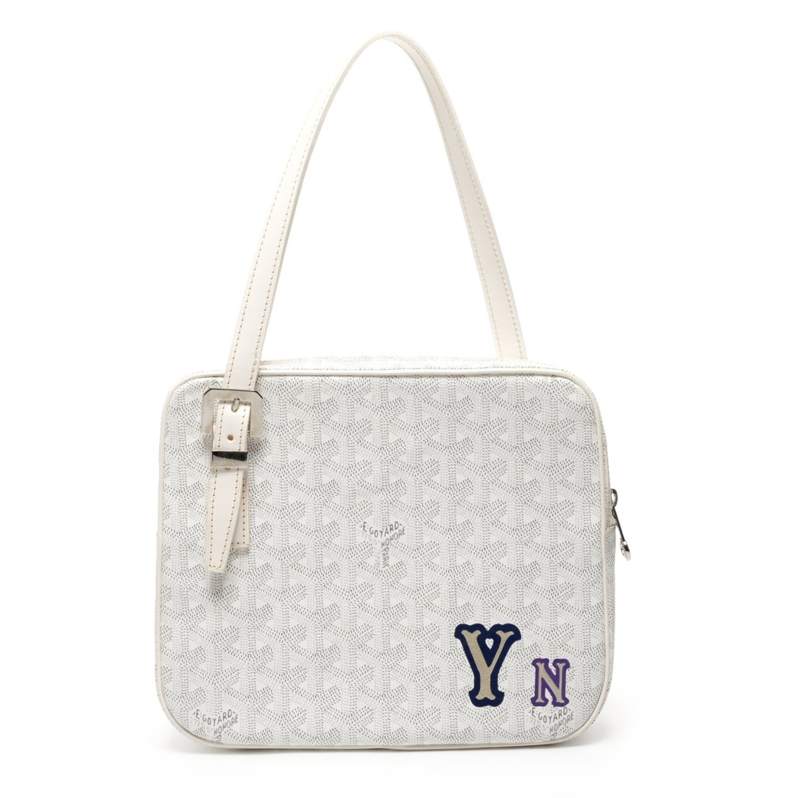 Handbag Goyard: Handbag Goyard White Goyard Yona handbag with classic design, 20cm x 24cm x 5cm size, and 19.00cm handle drop. This stylish bag features a timeless look and clean lines, making it a versatile