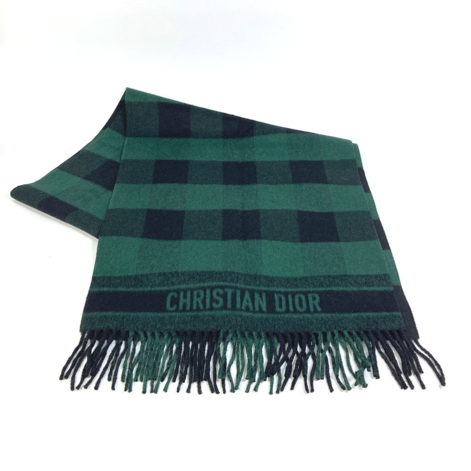 Stole Wool Christian: Stole Wool Christian Stole Wool Christian measures 18.5 inches wide and 78.3 inches long, with a 47cm x 199cm size without a fringe. Made from wool, this stole features a striking green color. The