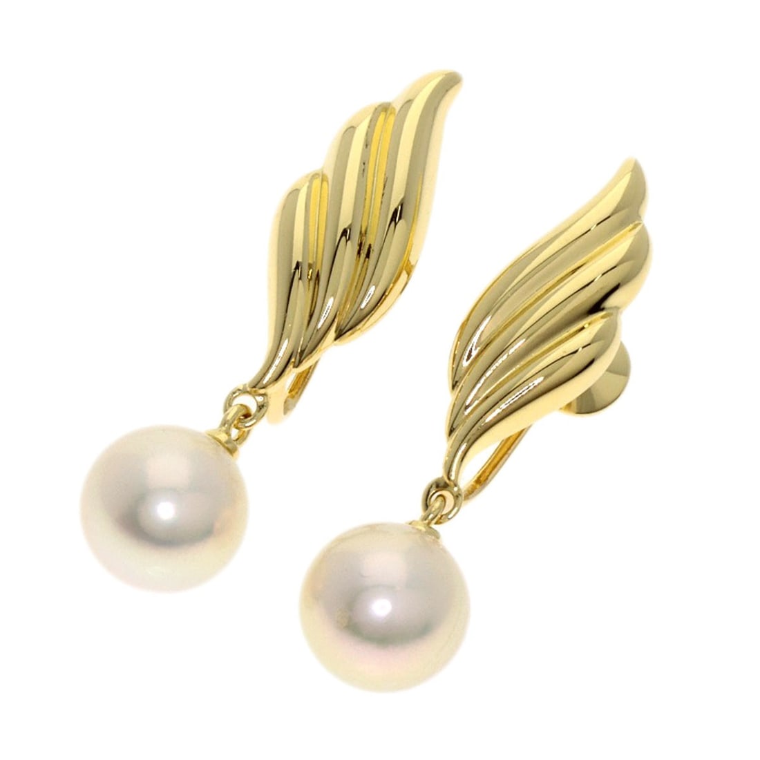 K18 Yellow Gold Mikimoto Pearl Earring: K18 Yellow Gold Mikimoto Pearl Earring K18 Yellow Gold Mikimoto Pearl Earring boasts a luxurious gold finish and a high-quality pearl, crafted from K18 gold for a premium look and feel. This elegant e