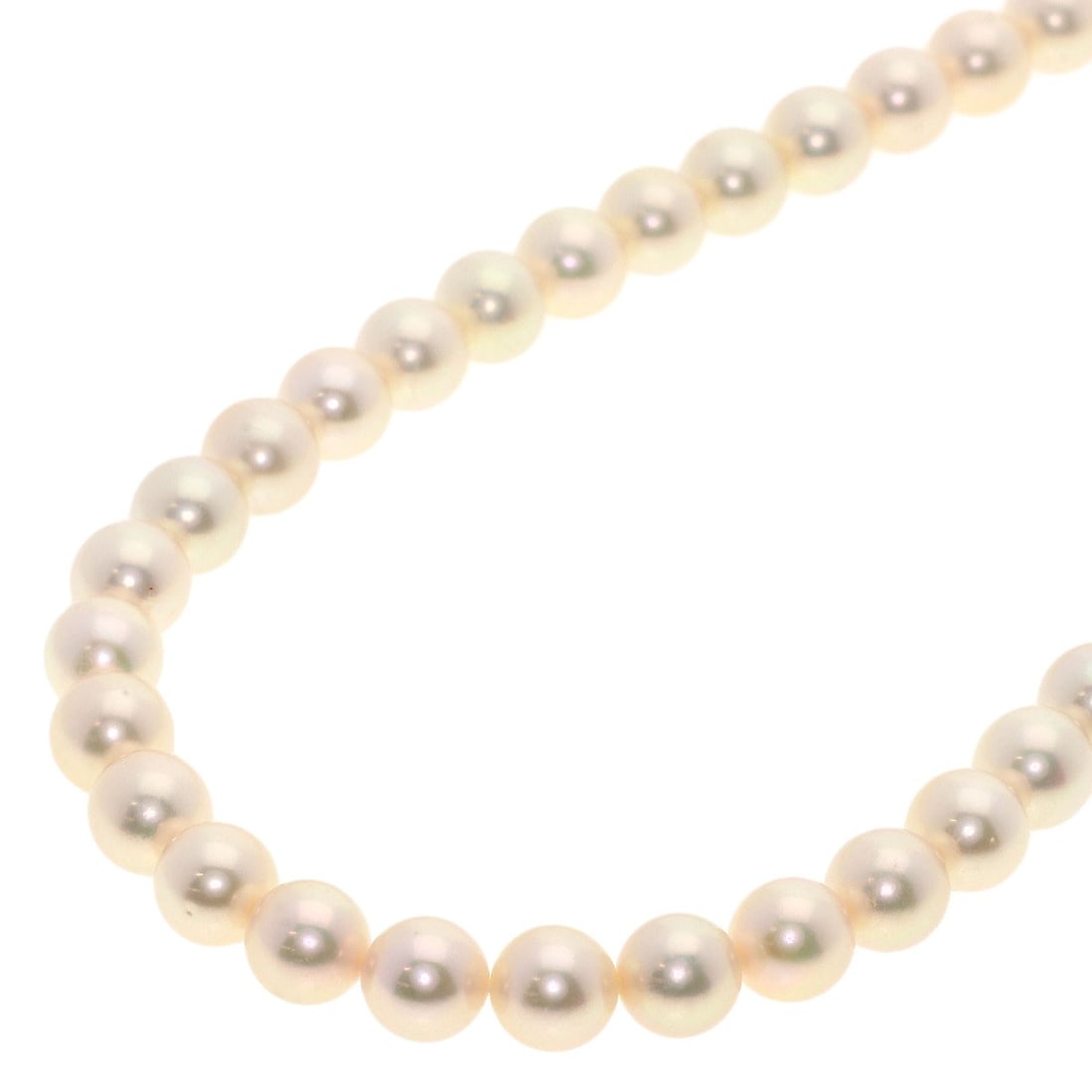 Pearl Necklace Silver Tasaki: Pearl Necklace Silver Tasaki Silver Tasaki necklace features a white pearl and is made of high-quality silver. The necklace measures 16.9 inches in length, making it a versatile and stylish