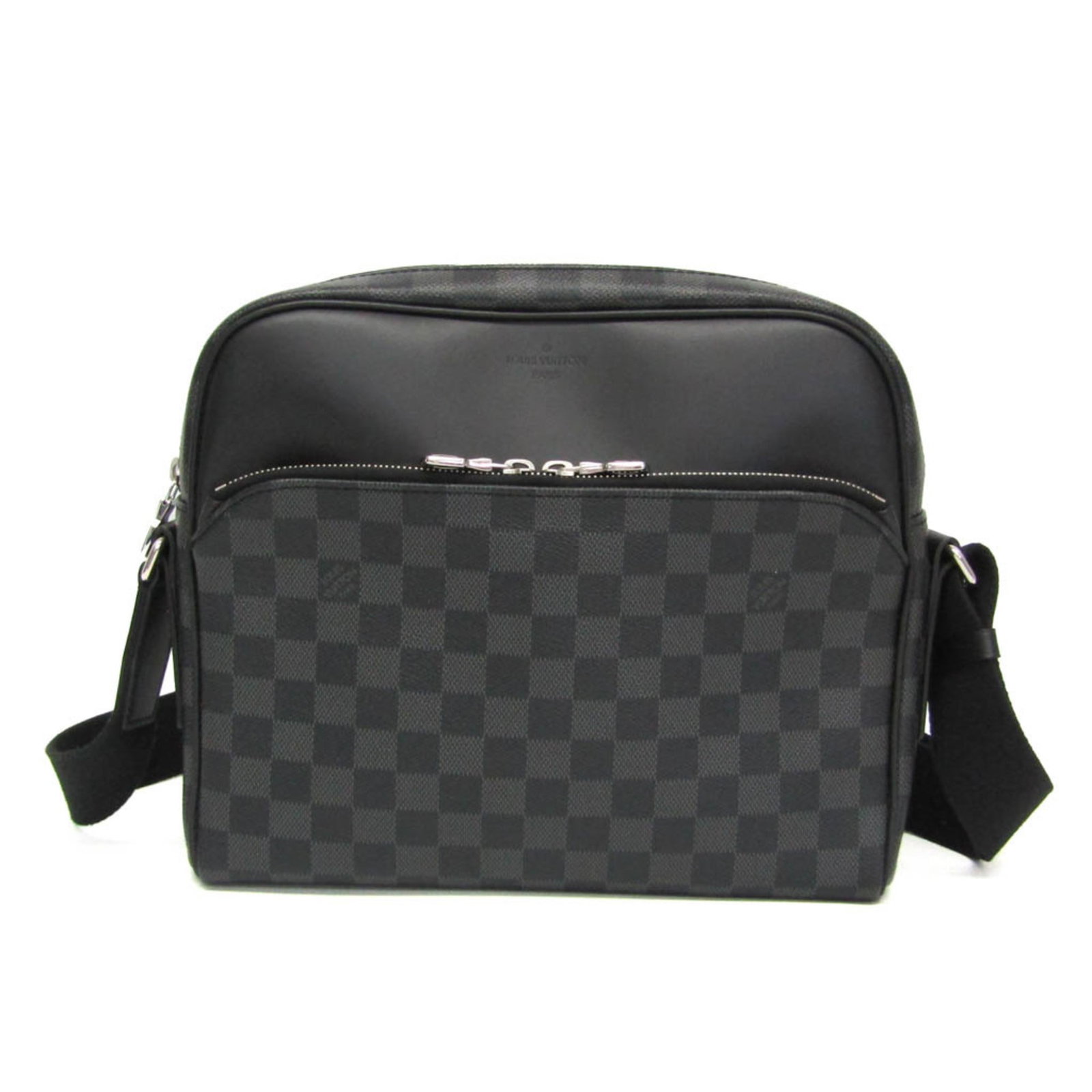 Louis Vuitton Graphite Damier Bag: Louis Vuitton Graphite Damier Bag The Louis Vuitton Graphite Damier Bag is a stylish shoulder bag with a Damier Graphite color and silver hardware. This bag features a spacious interior with an open p