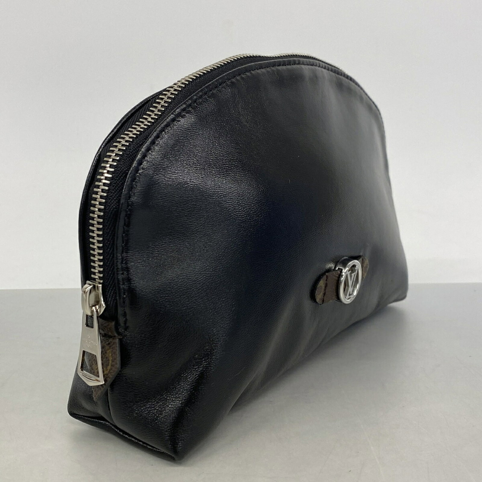 Louis Vuitton Pouch - 2