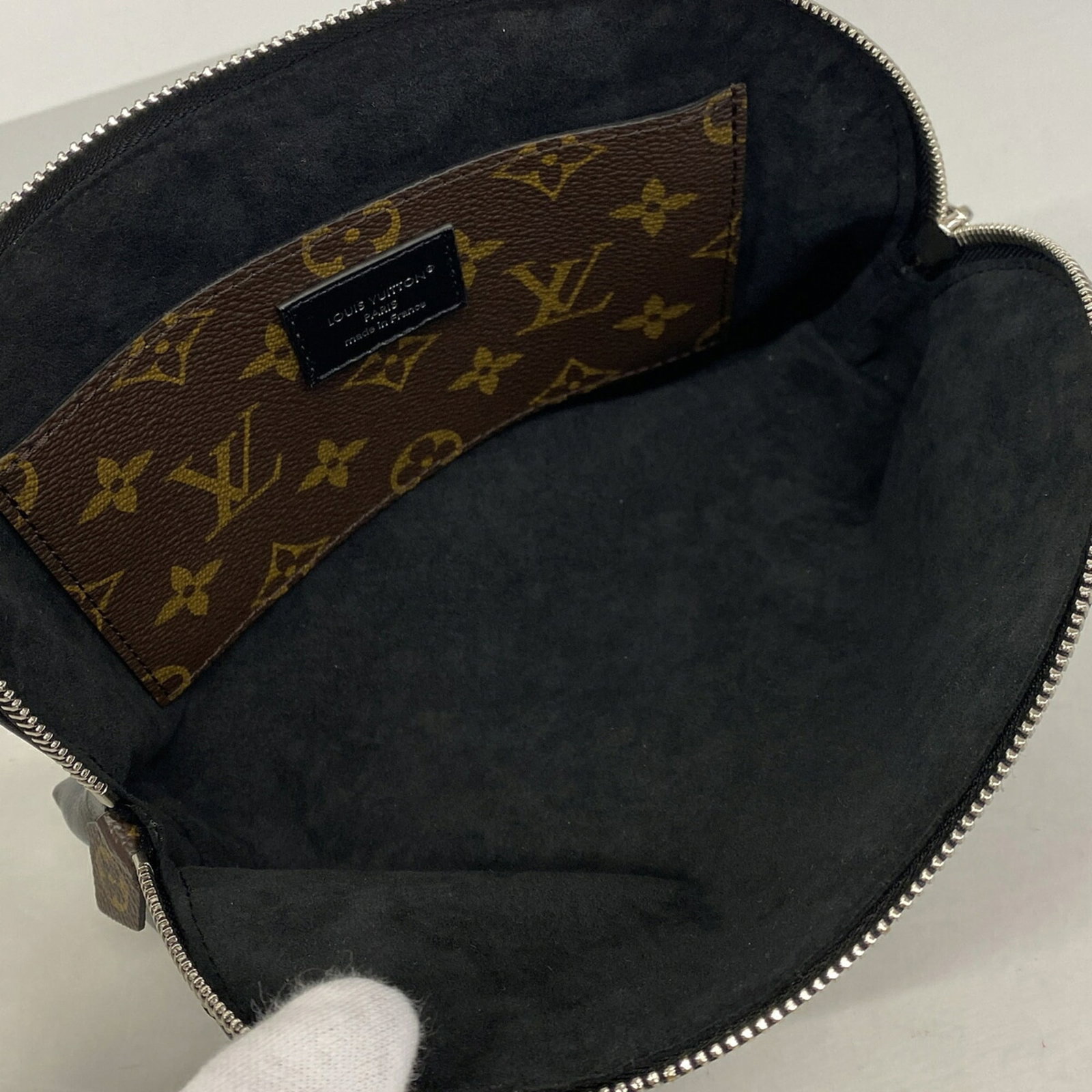 Louis Vuitton Pouch - 4