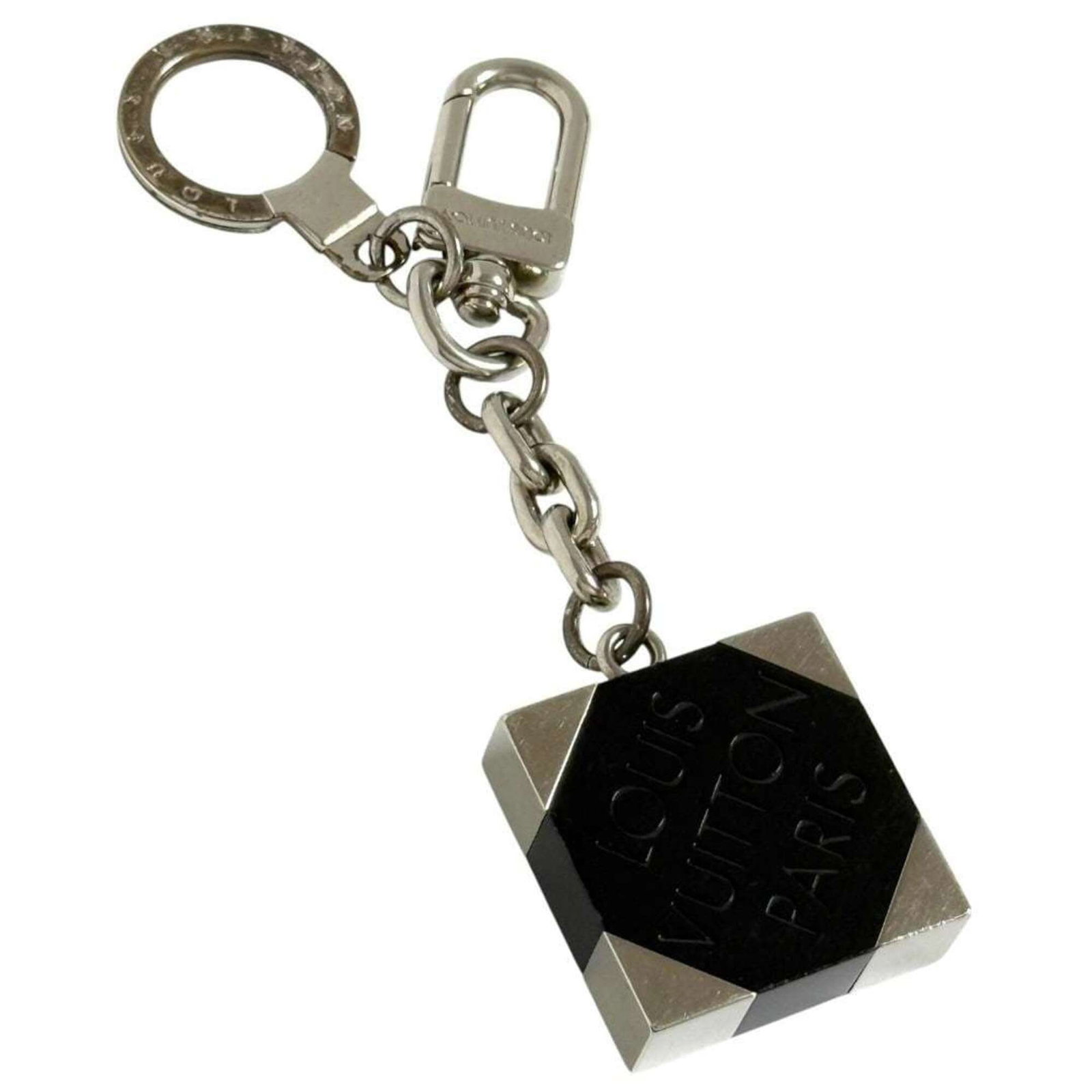 Vuitton Metal Louis Keyring: Vuitton Metal Louis Keyring Metal Louis Keyring by Louis Vuitton measures 12.5cm x 3.8cm and features a sleek black design. The keyring is made of metal and bears a signature. This metal keyring is a