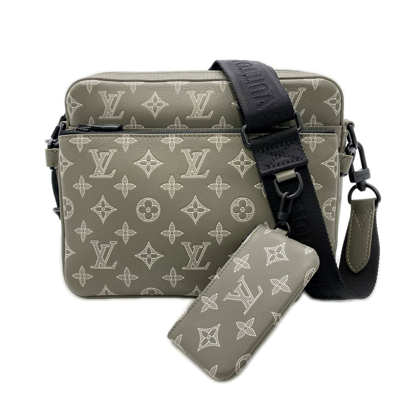 Shoulder Bag Leather Louis Vuitton: Shoulder Bag Leather Louis Vuitton This genuine Louis Vuitton shoulder bag is crafted from high-quality calf leather in a classic khaki color. The bag features a sturdy zipper closure and adjustable s