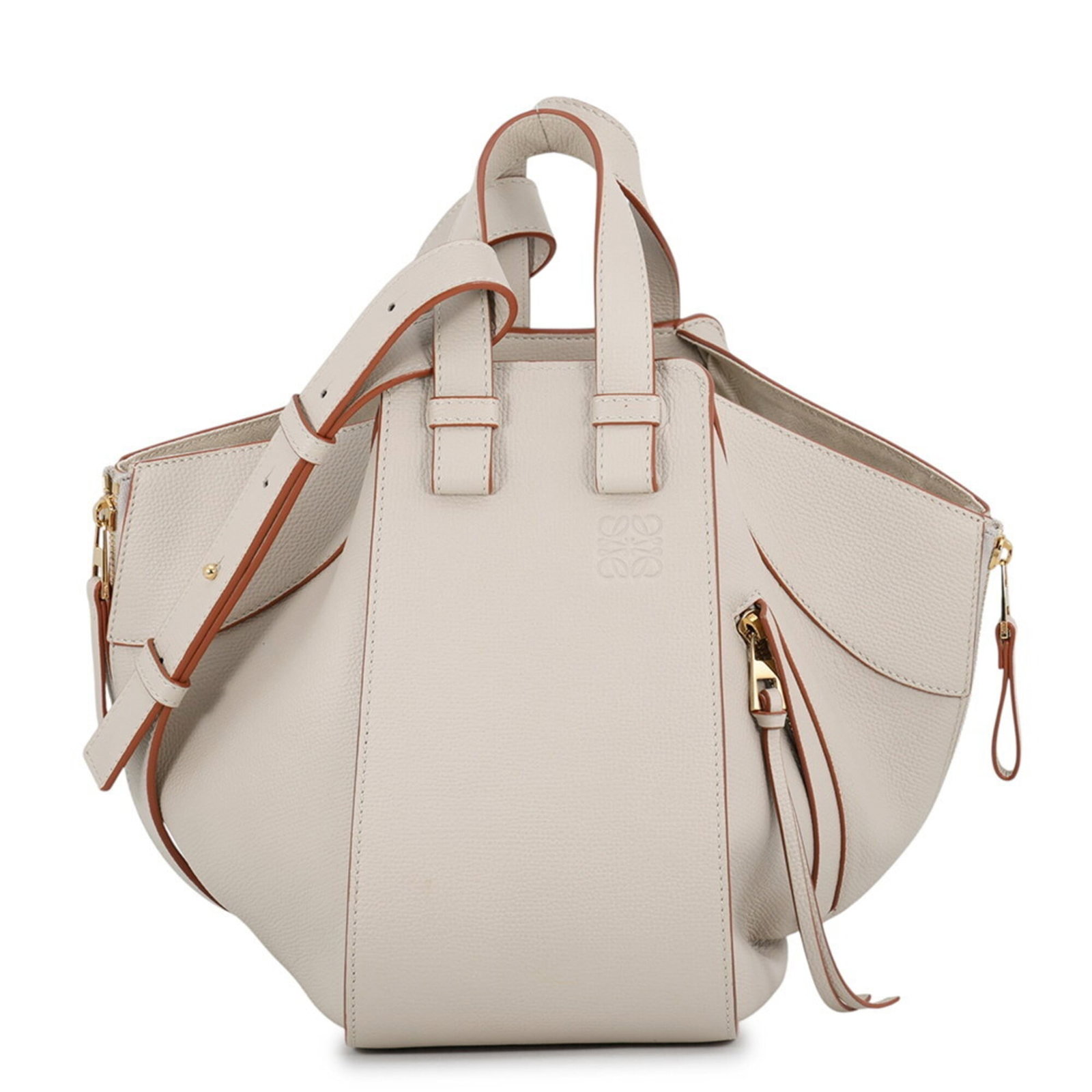 Shoulder Bag Leather Loewe Handbag: Shoulder Bag Leather Loewe Handbag Leather shoulder bag from renowned Spanish brand Loewe, featuring a classic design with a 24cm x 13.5cm x 28cm size and adjustable gold hardware. The bag's sturdy