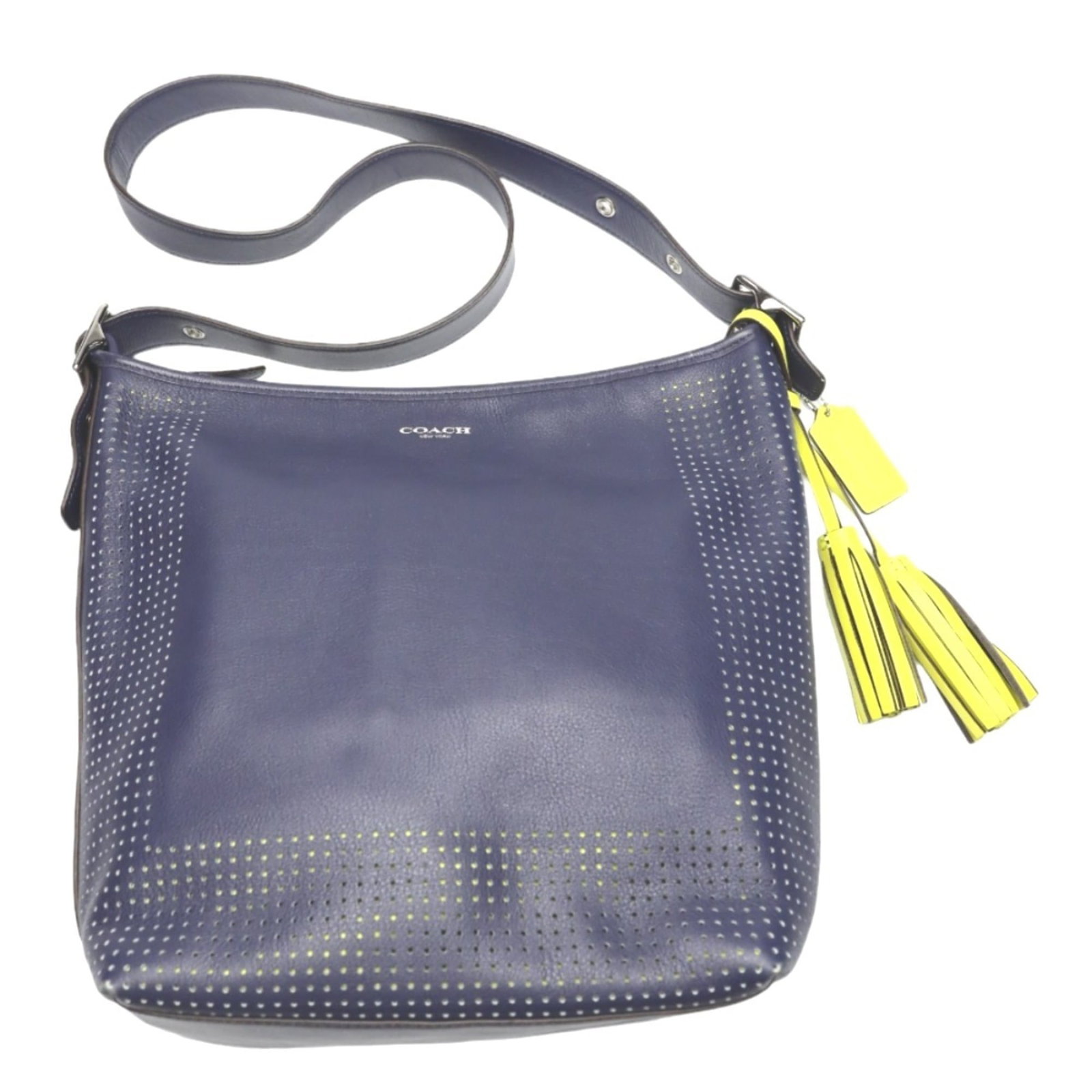 Shoulder Bag Leather Coach: Shoulder Bag Leather Coach Navy leather shoulder bag from Coach, featuring a classic design with clean lines and a timeless silhouette. The bag measures 30cm x 24cm x 12cm and has a sleek, compact