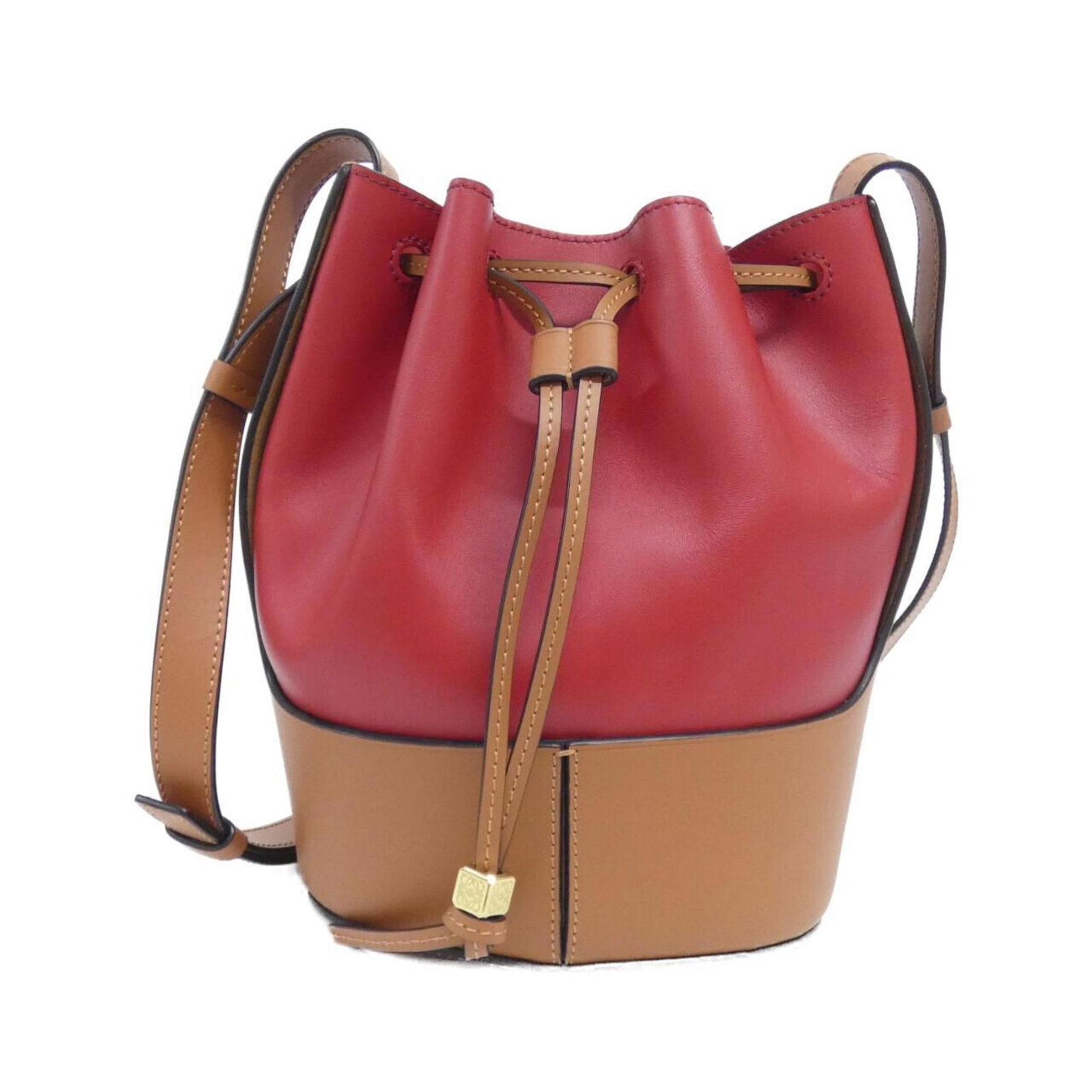 Shoulder Bag Leather Loewe Handbag: Shoulder Bag Leather Loewe Handbag Calfskin leather construction and gold hardware define this sleek shoulder bag from Loewe, measuring 25cm x 18cm x 13cm. The bag's classic design and premium materia