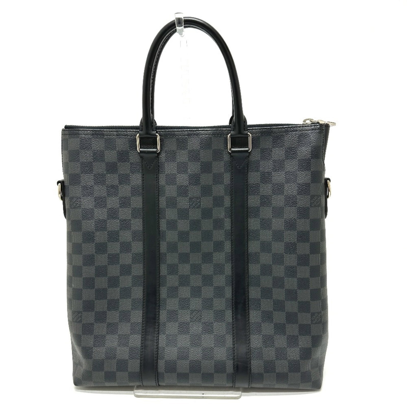 Damier Graphite Tote Bag Louis Vuitton: Damier Graphite Tote Bag Louis Vuitton Damier Graphite Tote Bag Louis Vuitton is made from Damier Graphite material and features a black color with silver hardware. This tote bag has a zipper