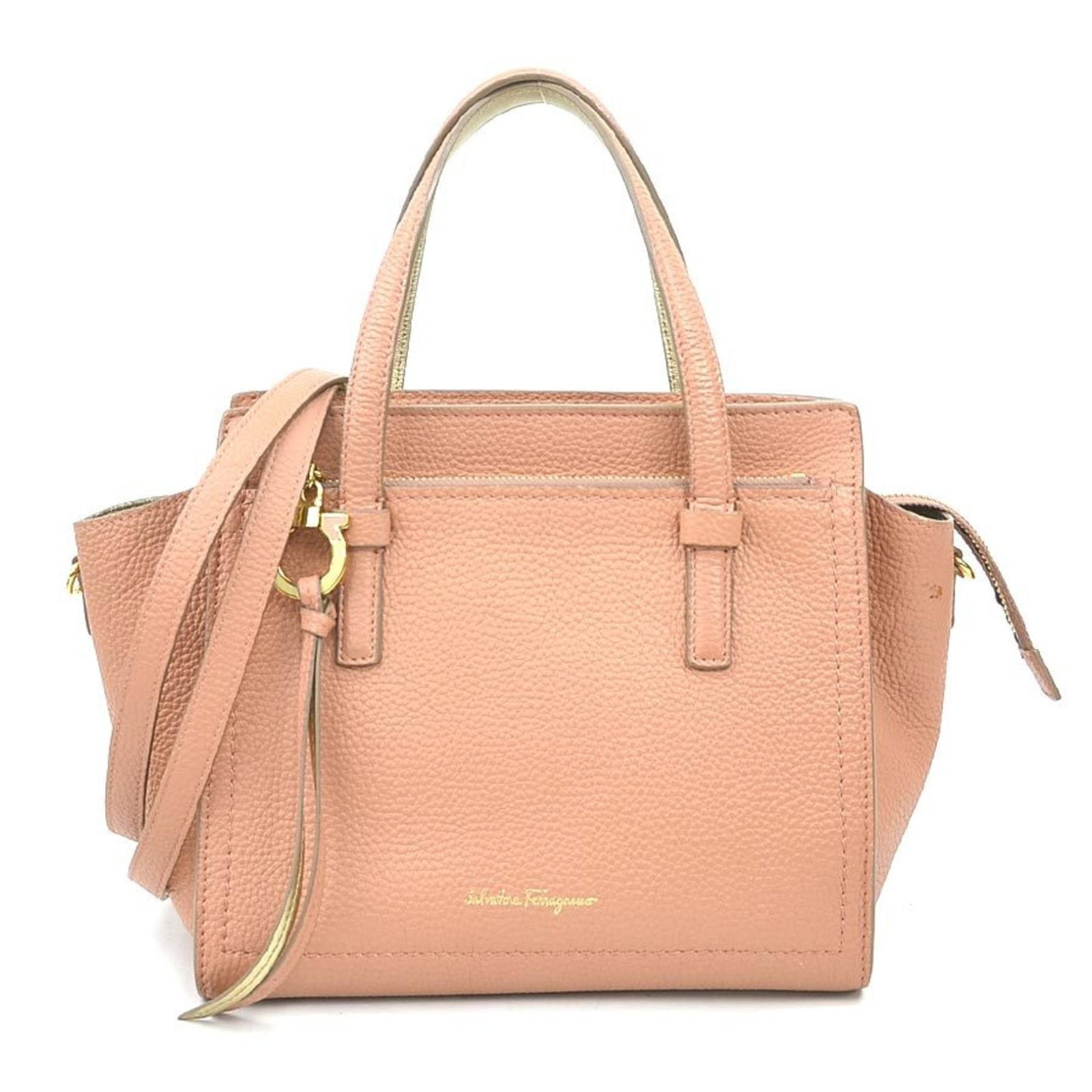 Ferragamo Salvatore Handbag Leather Bag Shoulder: Ferragamo Salvatore Handbag Leather Bag Shoulder Coral pink leather shoulder bag with a zipper closure, measuring 21cm x 23cm x 12cm, features a dust bag and adjustable shoulder strap. This stylish