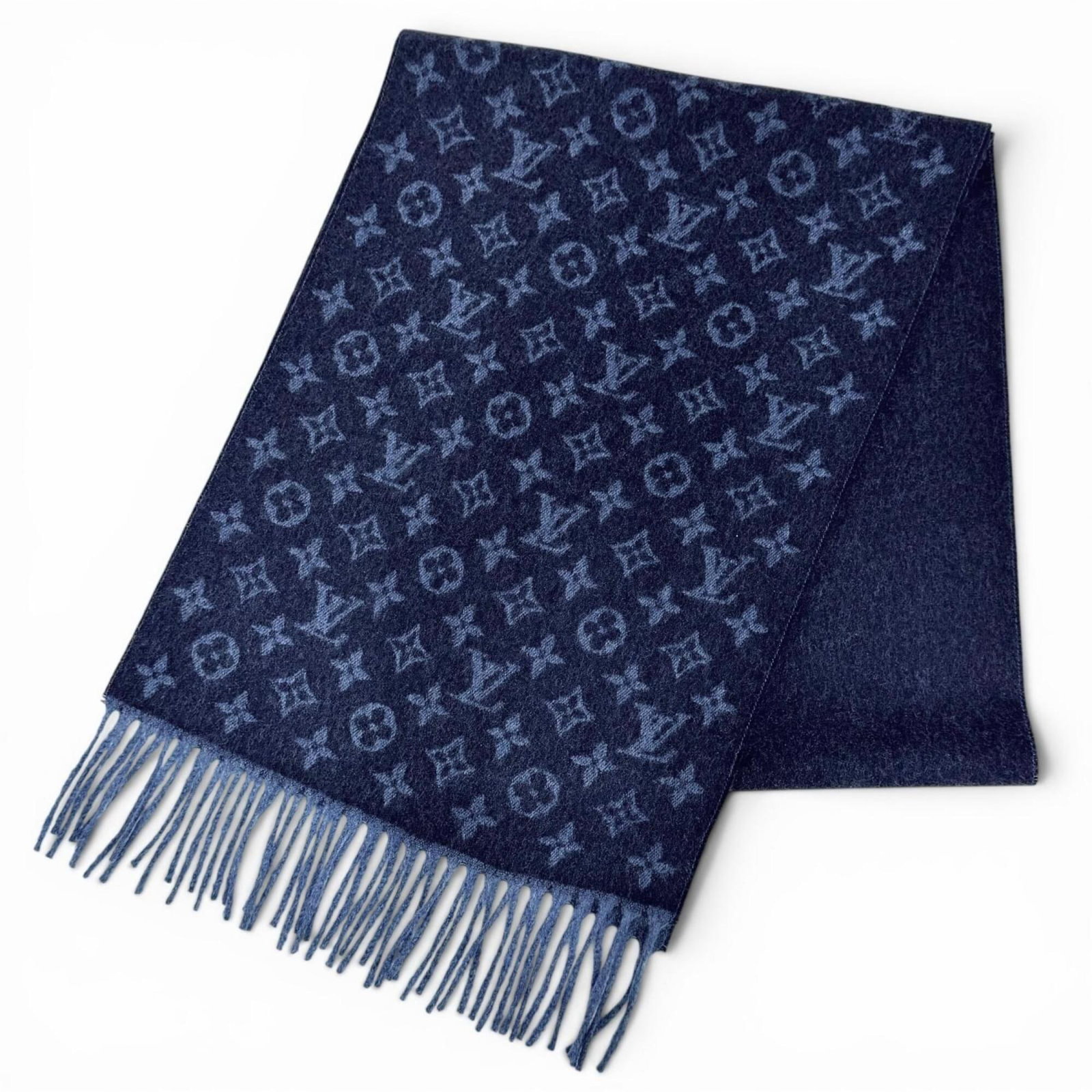 Cashmere Wool Stole Louis Vuitton: Cashmere Wool Stole Louis Vuitton The Louis Vuitton Cashmere Wool Stole boasts a striking navy hue and luxurious cashmere and wool blend, measuring 1.78m x 34.5cm. Crafted with a signature Louis