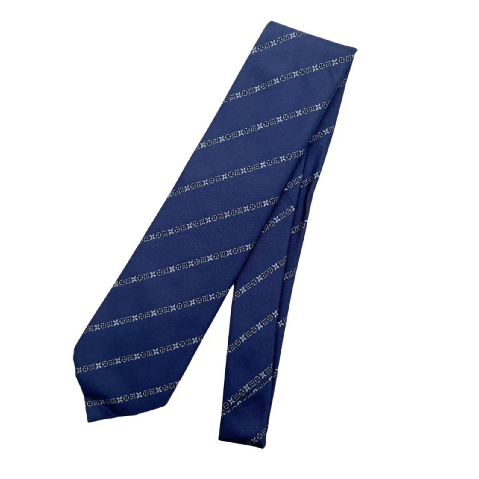 Vuitton Cravat Silk Louis: Vuitton Cravat Silk Louis Silk cravat from Louis Vuitton, featuring a signature and made from high-quality blue silk with the iconic monogram pattern. This stylish accessory measures 141.5cm in