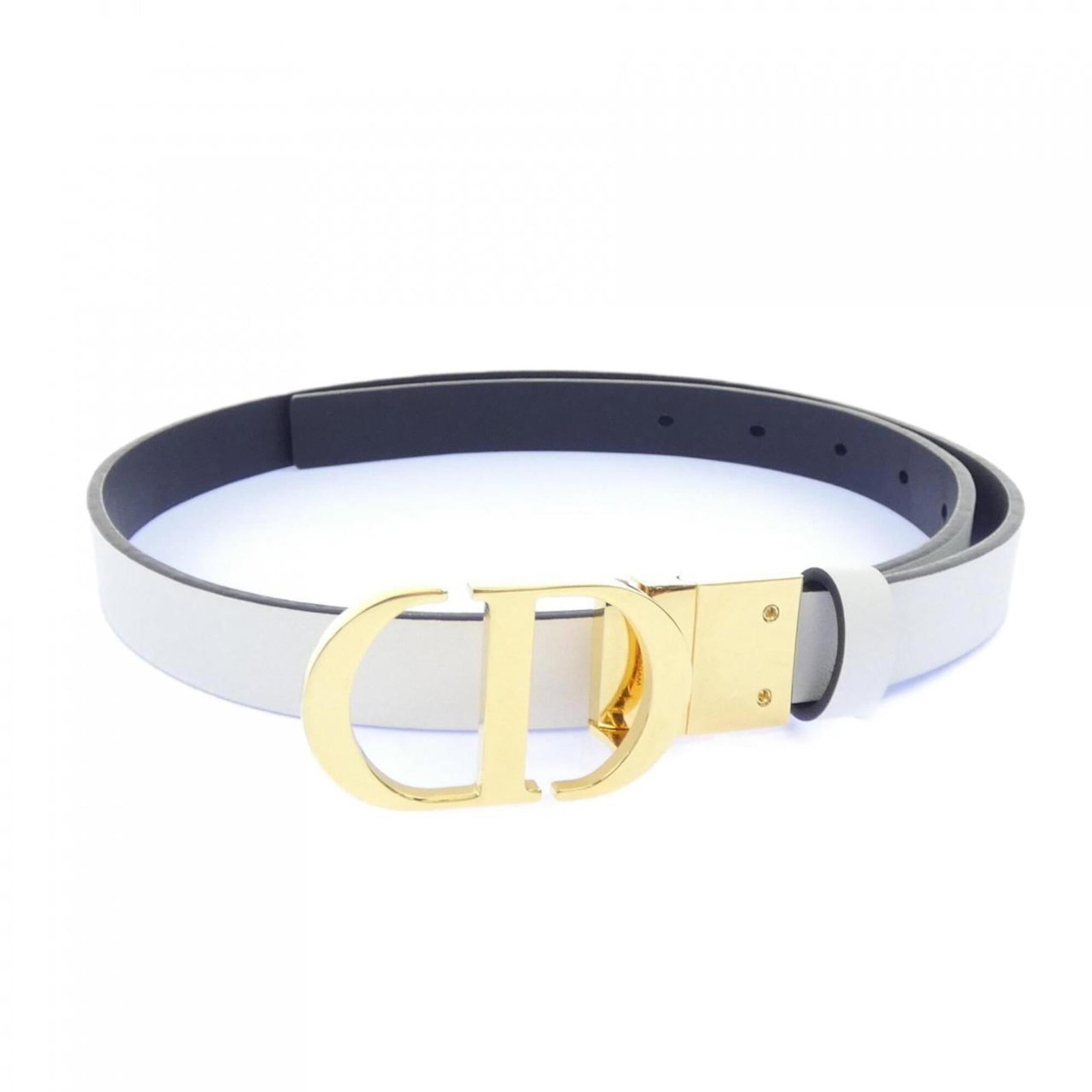 Standard Belt Dior Christian: Standard Belt Dior Christian Standard Belt Dior Christian features a crisp white calfskin leather strap with a sleek design. Measuring 72.5cm - 83cm in length, this belt offers a versatile fit. Its cl