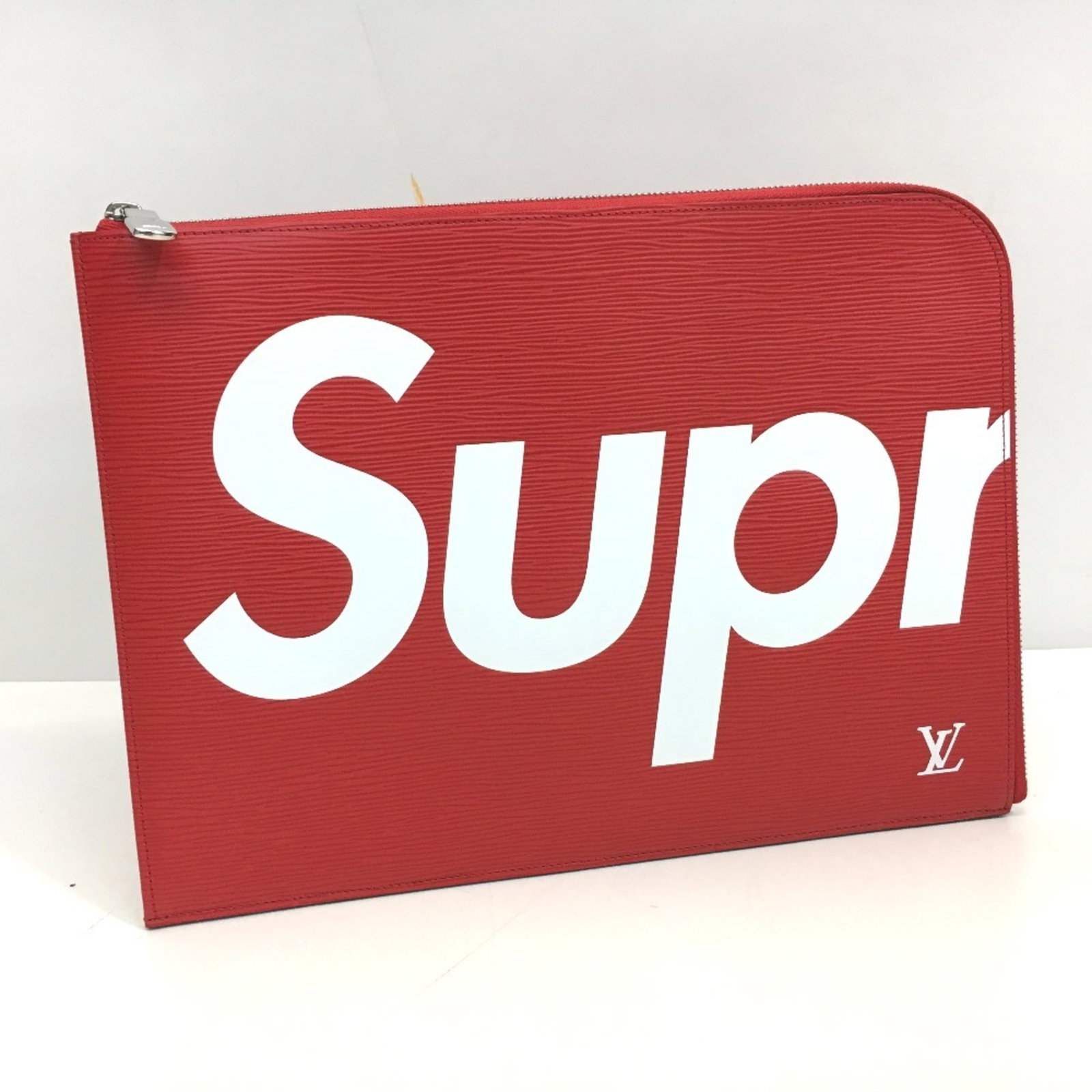 Louis Vuitton Pochette Leather Epi Clutch: Louis Vuitton Pochette Leather Epi Clutch Red Epi leather Louis Vuitton Pochette Leather Epi Clutch with zipper closure and open pocket. Comes with box and dust bag. Item Specifics: Brand: Louis Vuitt