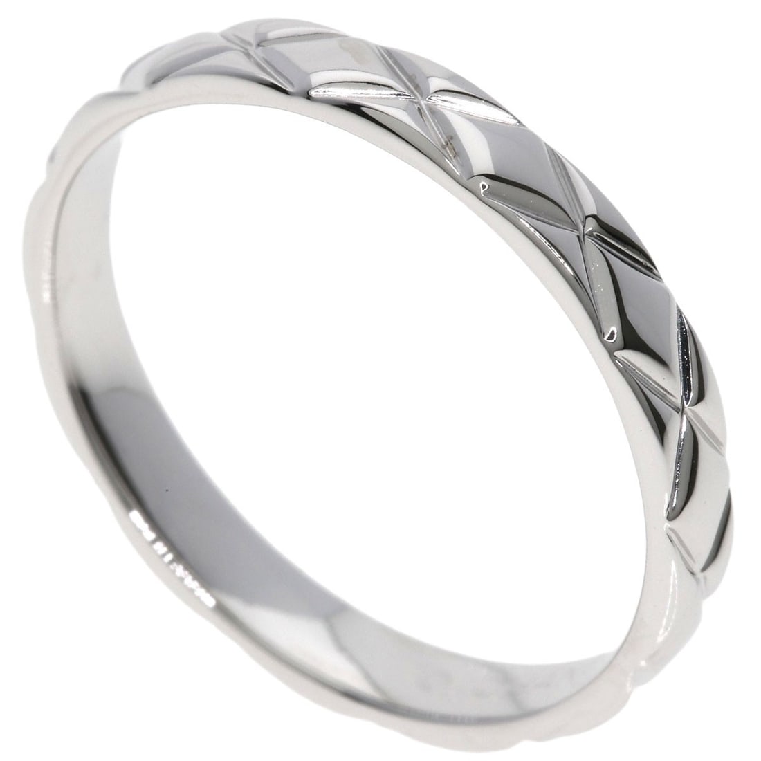 Matelasse White K18 Gold Ring Chanel: Matelasse White K18 Gold Ring Chanel K18 White Gold Ring with a sleek, silver finish, this Chanel ring boasts a striking gold hue that catches the light. With a ring size of 11.25(US), it's designed