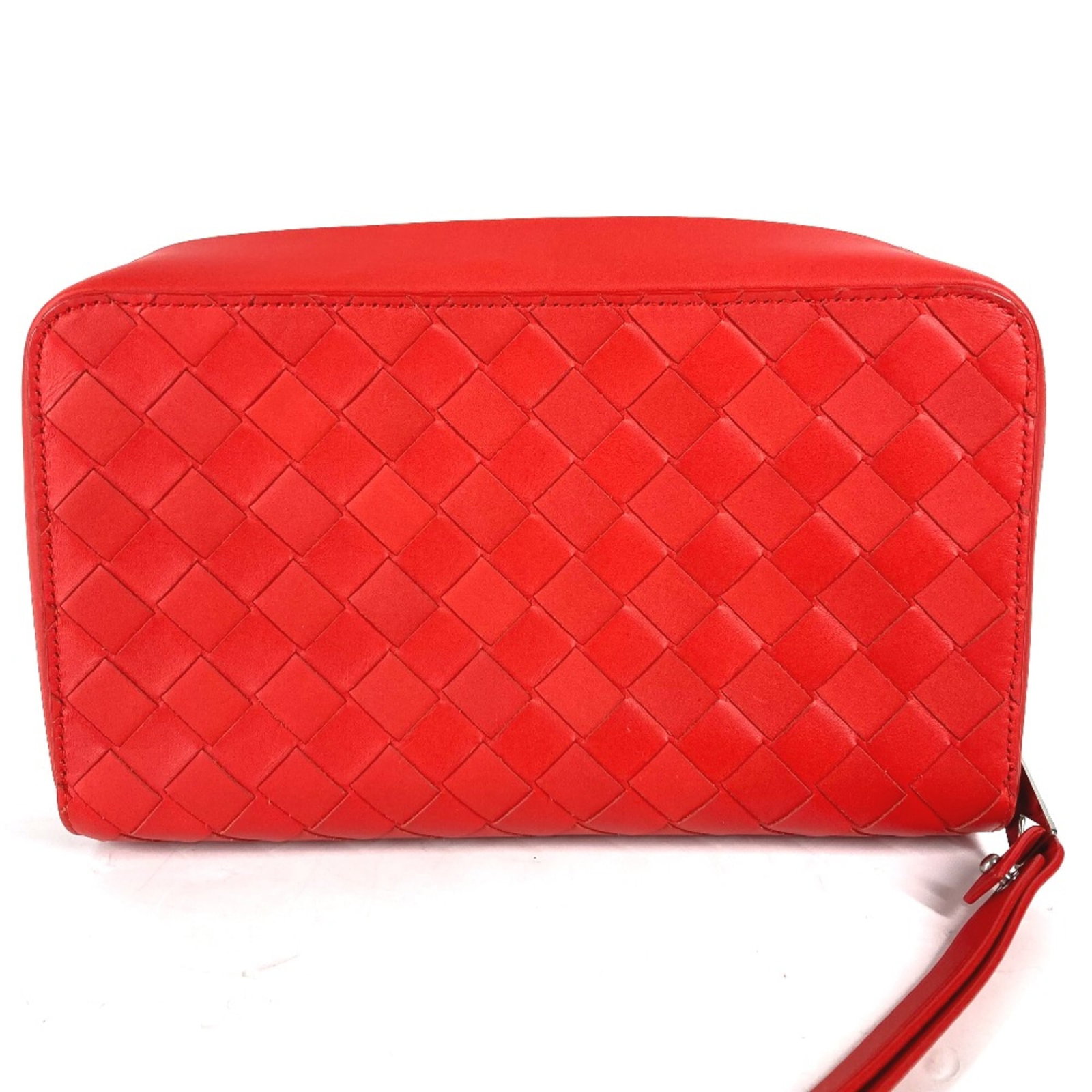 Bottega Veneta Clutch Bag Leather: Bottega Veneta Clutch Bag Leather Red Bottega Veneta Clutch Bag Leather is a 650524 model with a sleek design, measuring 22.5cm x 13.5cm x 4.5cm. The bag features a striking red color and is made of