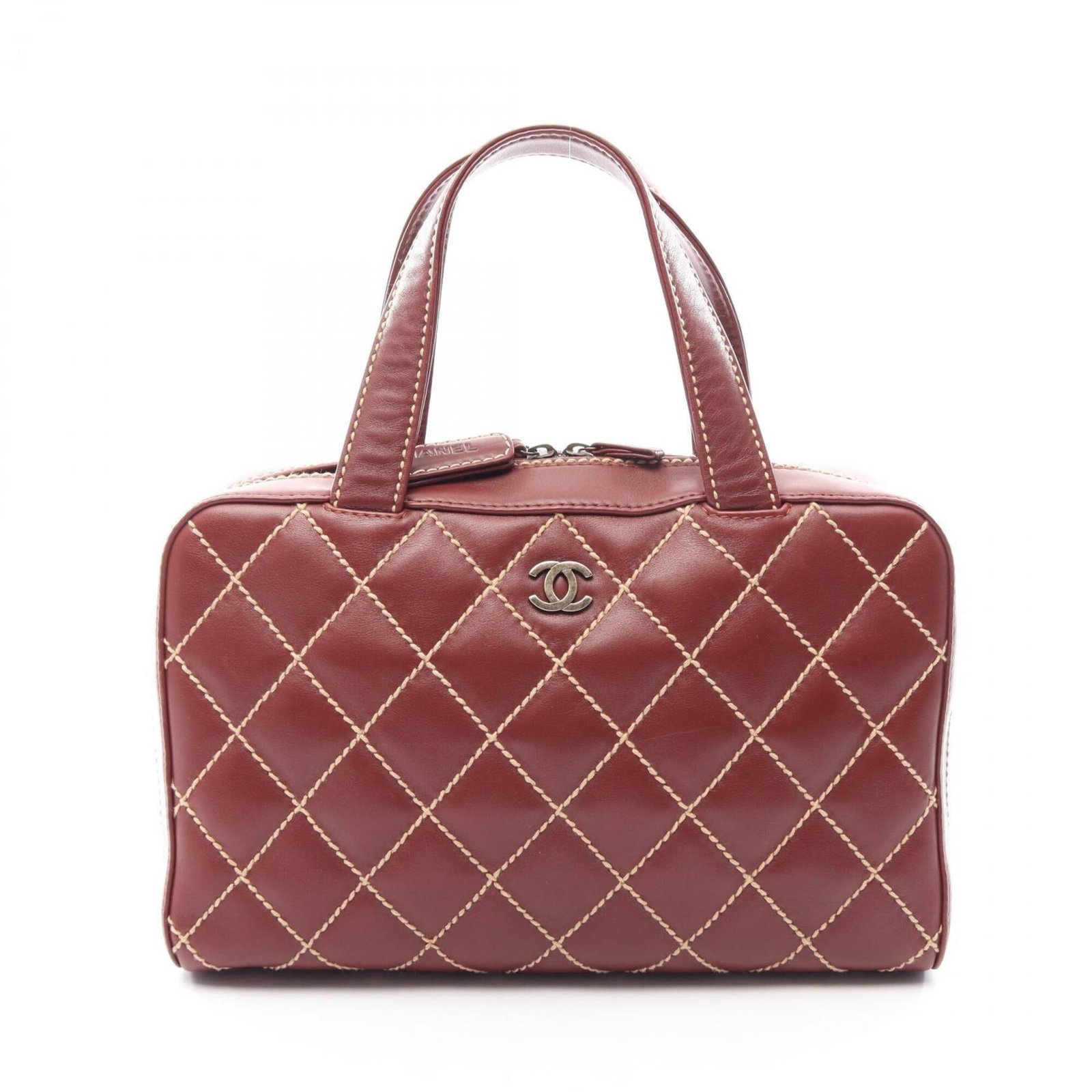 Handbag Leather from Chanel: Handbag Leather from Chanel Brown leather handbag from Chanel, featuring gold hardware and a classic design. Made from high-quality leather, this 20cm x 32cm x 14cm bag is a stylish accessory for any