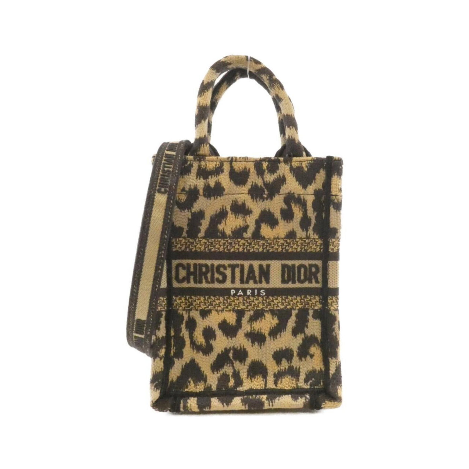 Christian Dior Handbag Canvas: Christian Dior Handbag Canvas Canvas handbag with a beige color, measuring 18cm x 13cm x 5cm, designed by Christian Dior. This canvas handbag bears a signature and is made from the material listed.