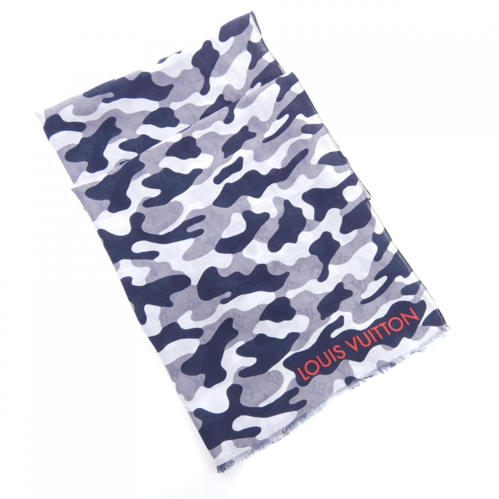 Louis Vuitton stole 56% silk cotton: Louis Vuitton stole 56% silk cotton Black, Gray, and White Louis Vuitton Stole Made from 56% Silk Cotton Fabric. This men's stole measures 1.9m x 1.32m and features a cotton and silk blend. Item