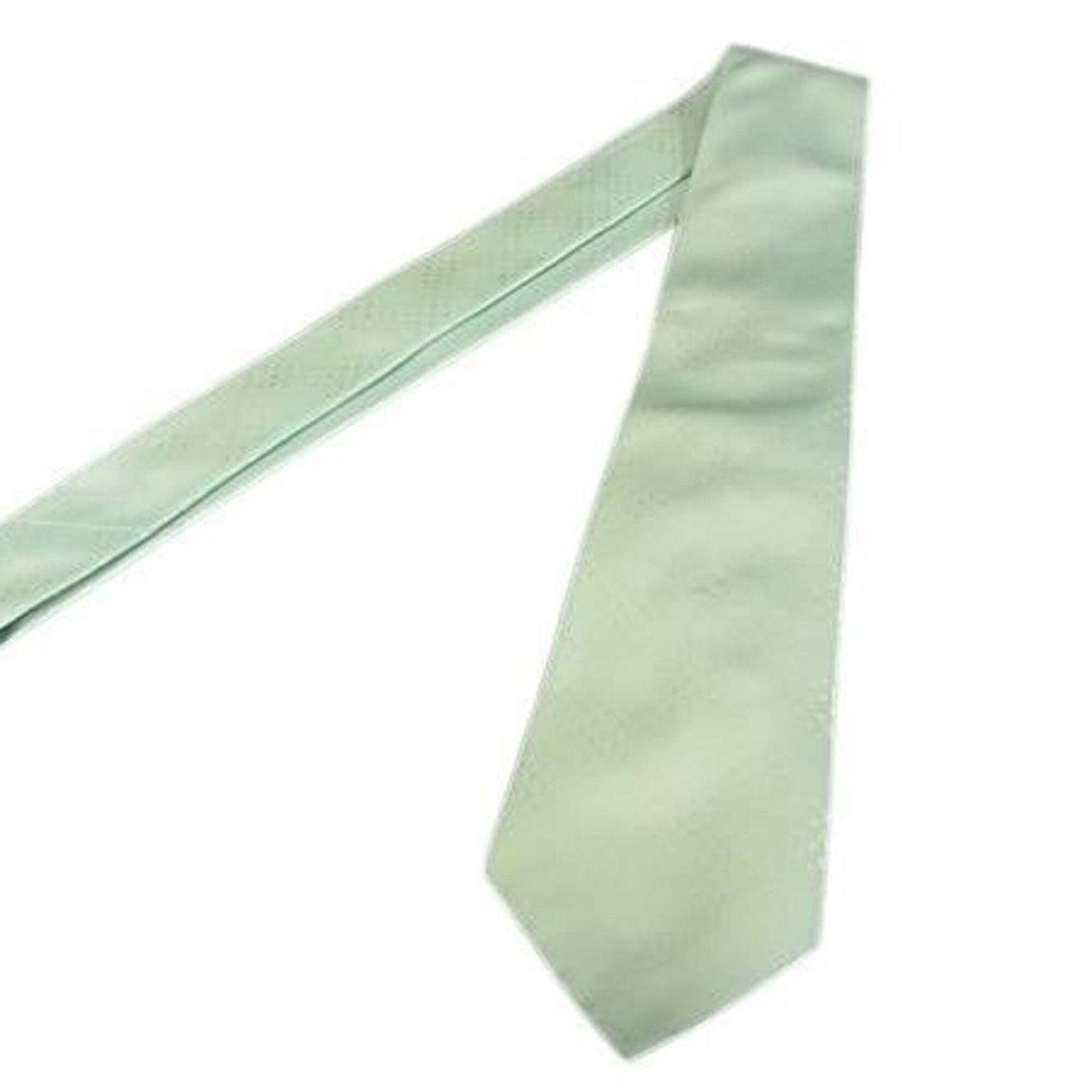 Vuitton Cravat Silk Louis: Vuitton Cravat Silk Louis Silk cravat from Louis Vuitton, featuring the iconic Monogram pattern in light blue, measuring 152cm in length. This stylish accessory is crafted from high-quality silk and b