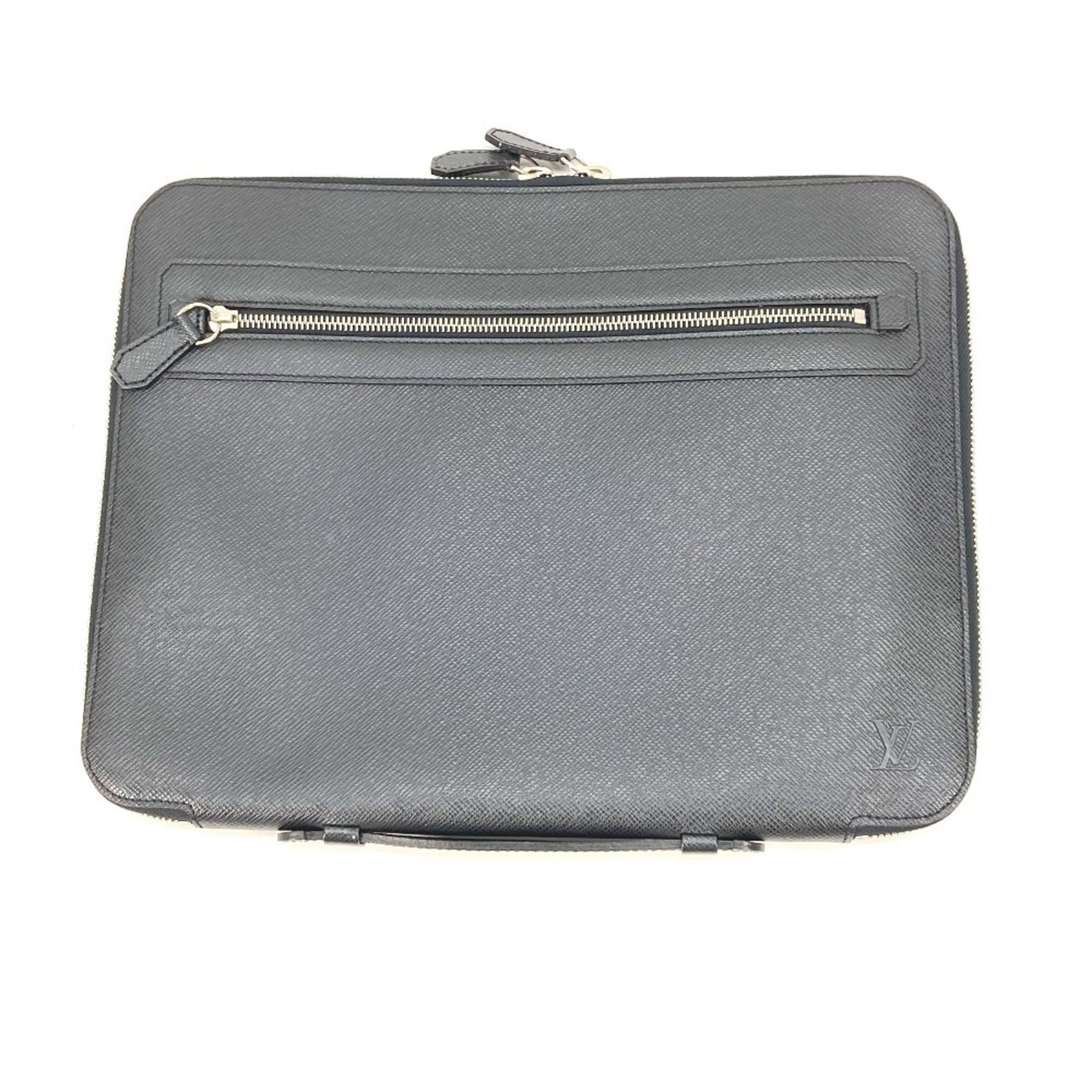 Handbag Taiga Leather Louis Vuitton: Handbag Taiga Leather Louis Vuitton Taiga leather gives this Louis Vuitton handbag a sleek, sophisticated look. With its open closure and zipper pocket, it offers a practical and stylish way to carry
