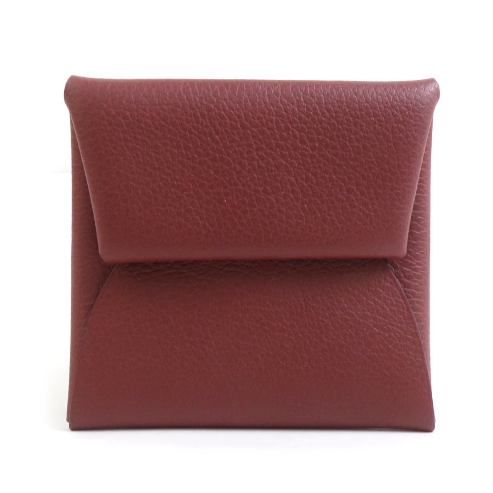 Hermes Coin Evercalf Leather Purse: Hermes Coin Evercalf Leather Purse Evercalf leather craftsmanship shines in this sleek Coin purse from Hermes, featuring a timeless design with a subtle Rouge hue. Made from high-quality Evercalf