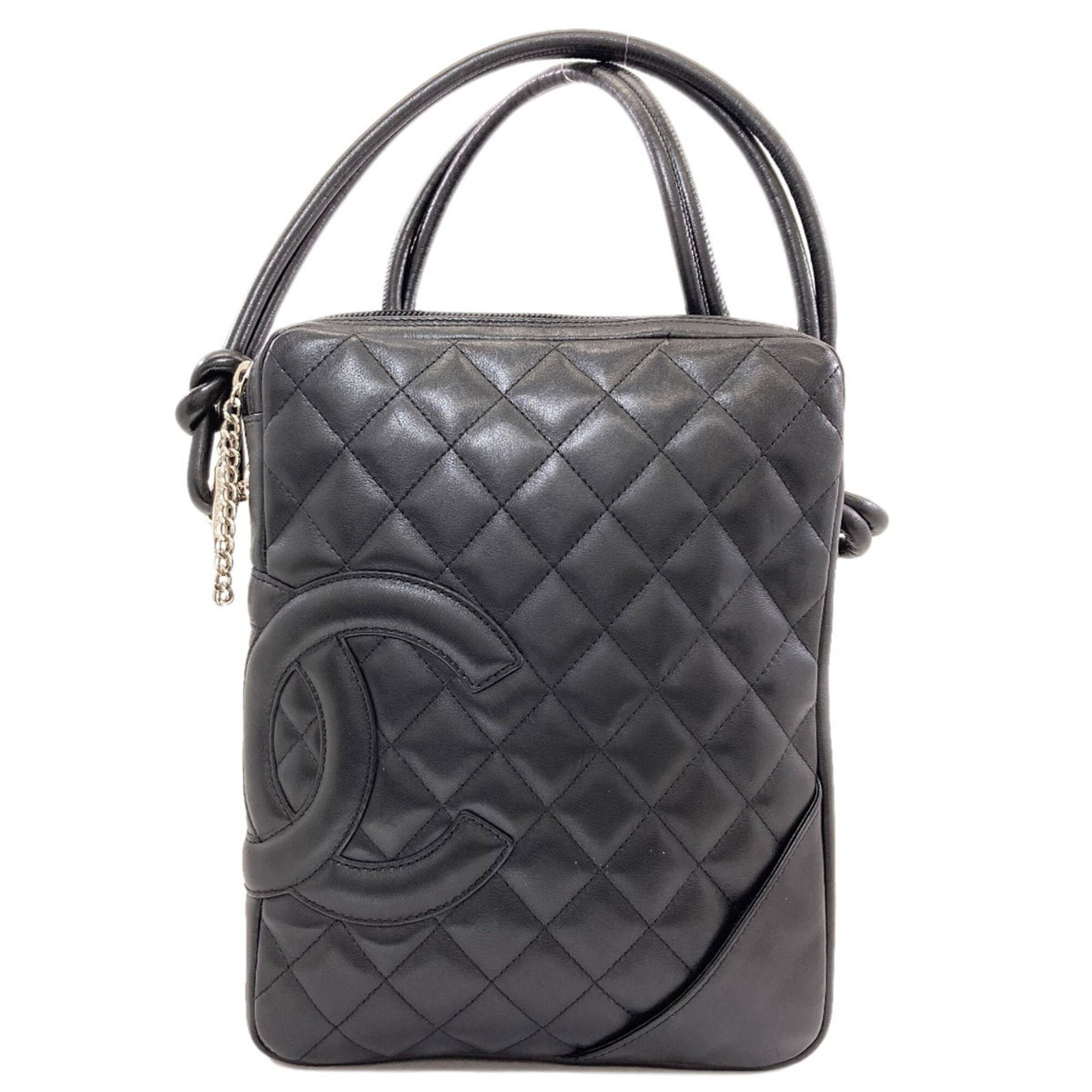 Shoulder Bag Leather Chanel: Shoulder Bag Leather Chanel This black leather shoulder bag from Chanel features a sleek design with a compact size, measuring 24.5cm x 19.5cm x 2.5cm. The bag's classic style and timeless elegance