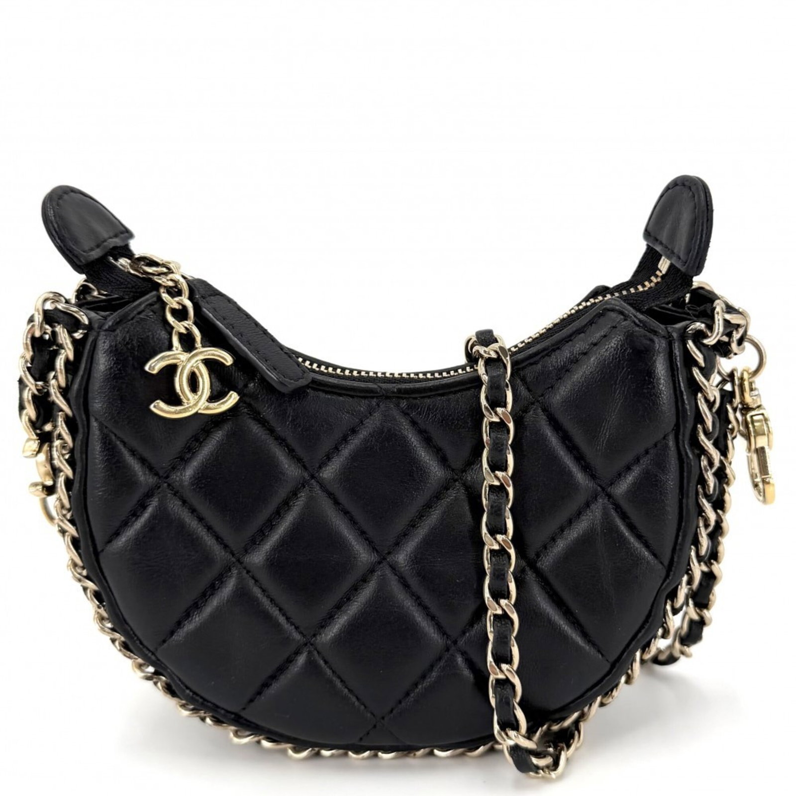 Shoulder Bag Leather Chanel: Shoulder Bag Leather Chanel This black lambskin shoulder bag from Chanel features a sleek and sophisticated design, with a compact size that fits perfectly in the hand. Made from high-quality