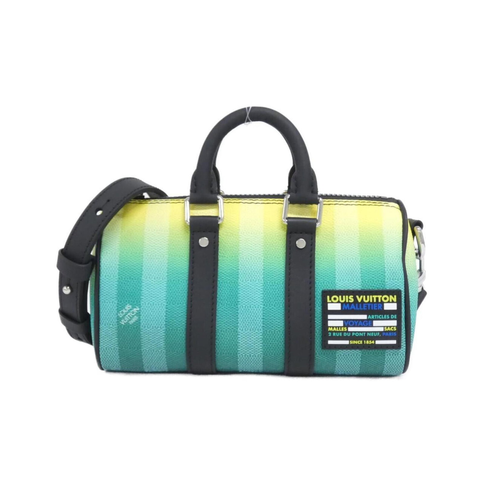 Louis Vuitton Boston Bag Coated Canvas: Louis Vuitton Boston Bag Coated Canvas Coated canvas construction provides a durable and stylish finish for this Louis Vuitton Boston bag. Measuring 12cm x 21cm x 9cm, its compact size makes it a