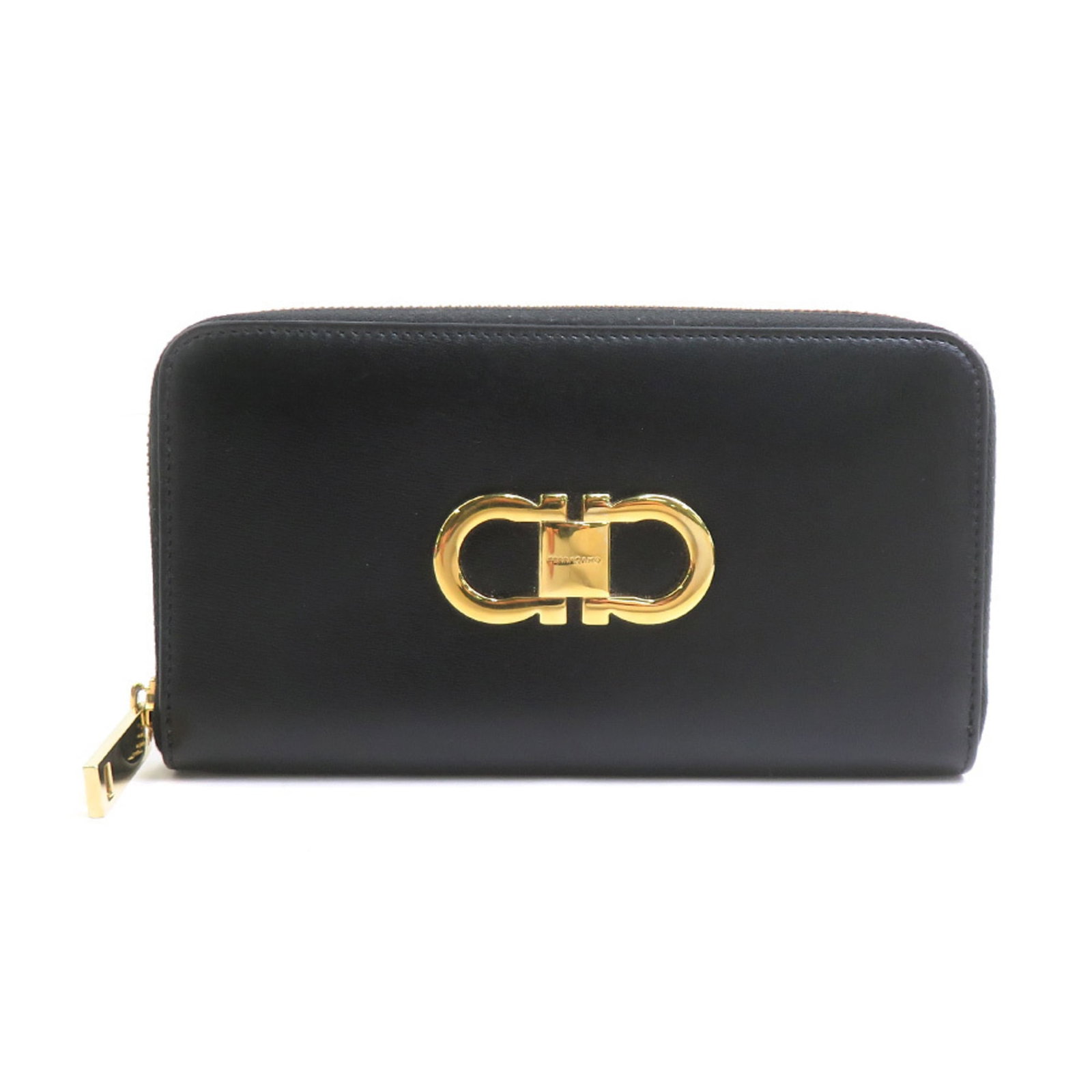 Salvatore Ferragamo Long Wallet (Bi-Fold) Leather: Salvatore Ferragamo Long Wallet (Bi-Fold) Leather Long and sleek, this black Salvatore Ferragamo bi-fold wallet is crafted from high-quality leather, measuring 10.5cm x 18.7cm x 2.2cm. Its classic