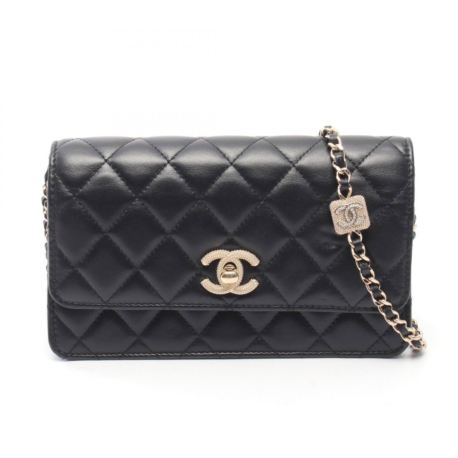 Shoulder Bag Leather Handbag Chanel: Shoulder Bag Leather Handbag Chanel Black lambskin leather shoulder bag from Chanel, featuring gold hardware and a sleek design. This classic shoulder bag measures 11.5cm x 19cm x 3cm and is made