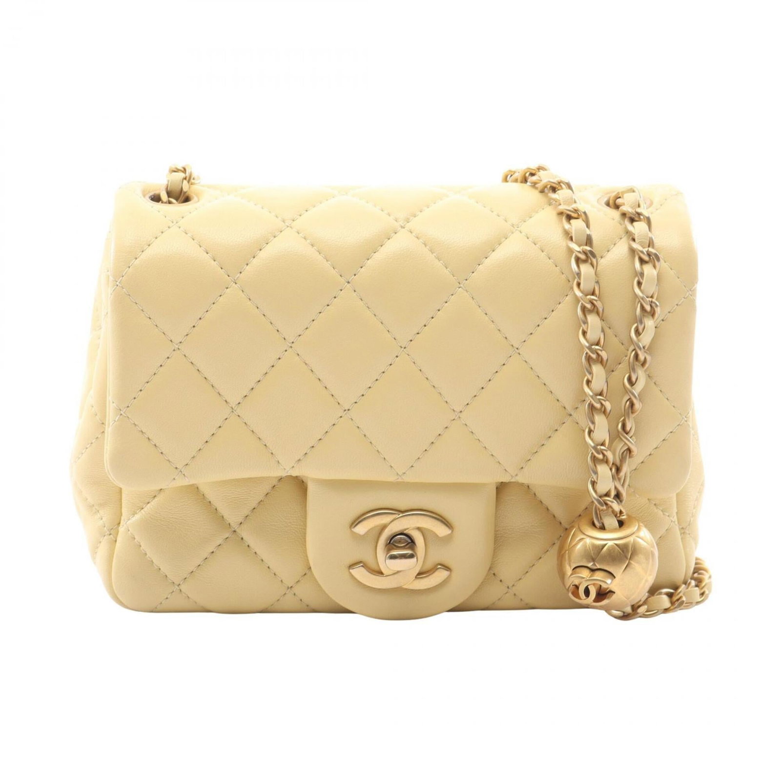 Shoulder Bag Leather Handbag Chanel: Shoulder Bag Leather Handbag Chanel Lambskin leather shoulder bag in a vibrant yellow color, measuring 11cm x 17cm x 6.5cm. This Chanel handbag features a classic design with a timeless style that