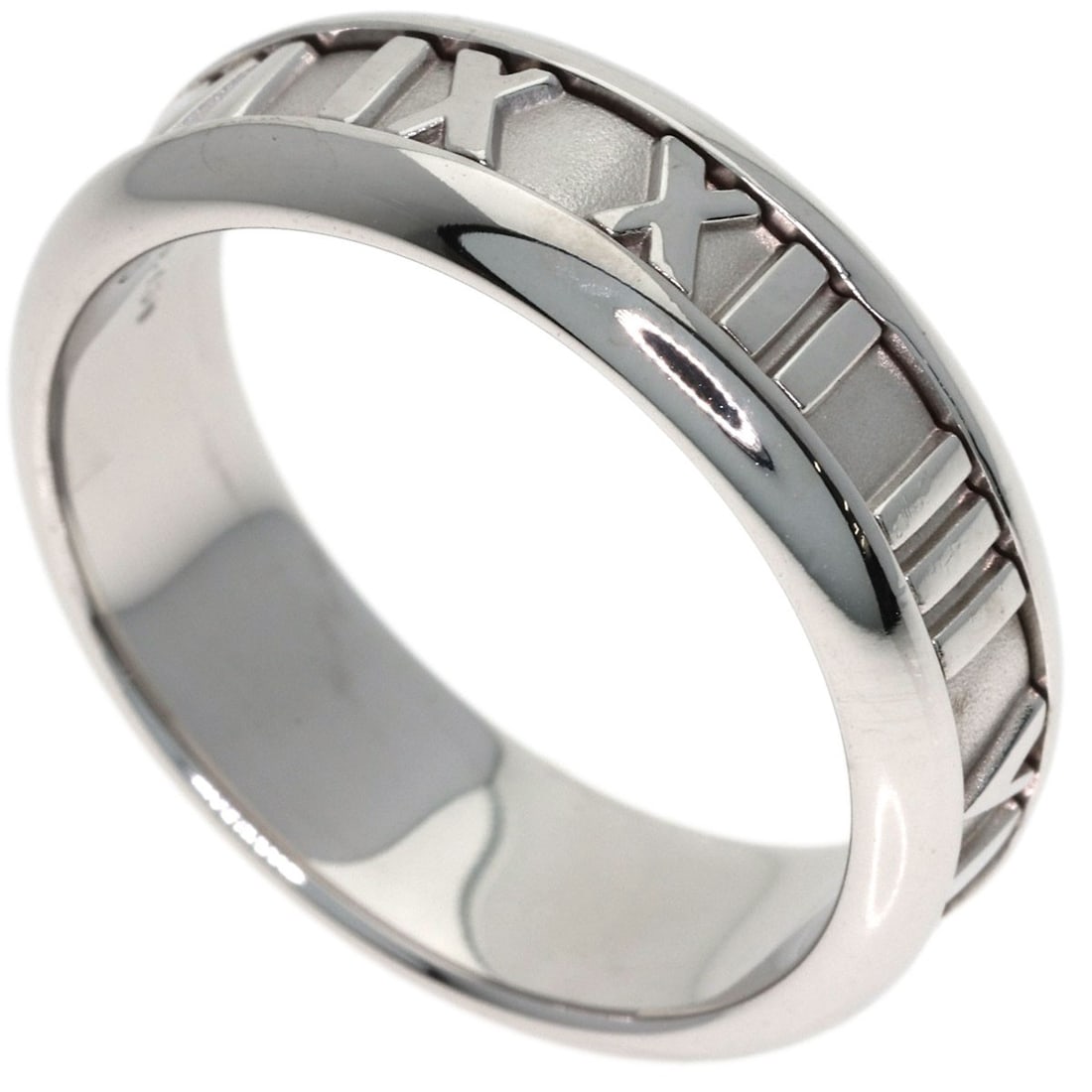 White Gold K18 Atlas Ring Tiffany&Co: White Gold K18 Atlas Ring Tiffany&Co K18 White Gold Atlas Ring from Tiffany&Co. boasts a sleek silver metal exterior and a purity of 18K gold, making it a striking piece. With no main stone, this
