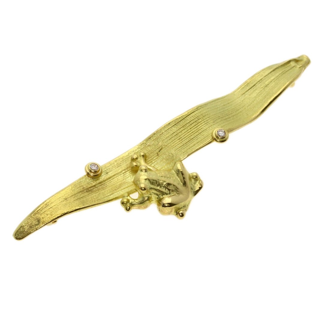 0.07Ct Frog Diamond Brooch K18 Yellow Gold 8.4G: 0.07Ct Frog Diamond Brooch K18 Yellow Gold 8.4G K18 Yellow Gold brooch set with a 0.07ct Frog Diamond, this elegant piece is crafted from high-quality gold. The brooch's K18 purity ensures a rich, war