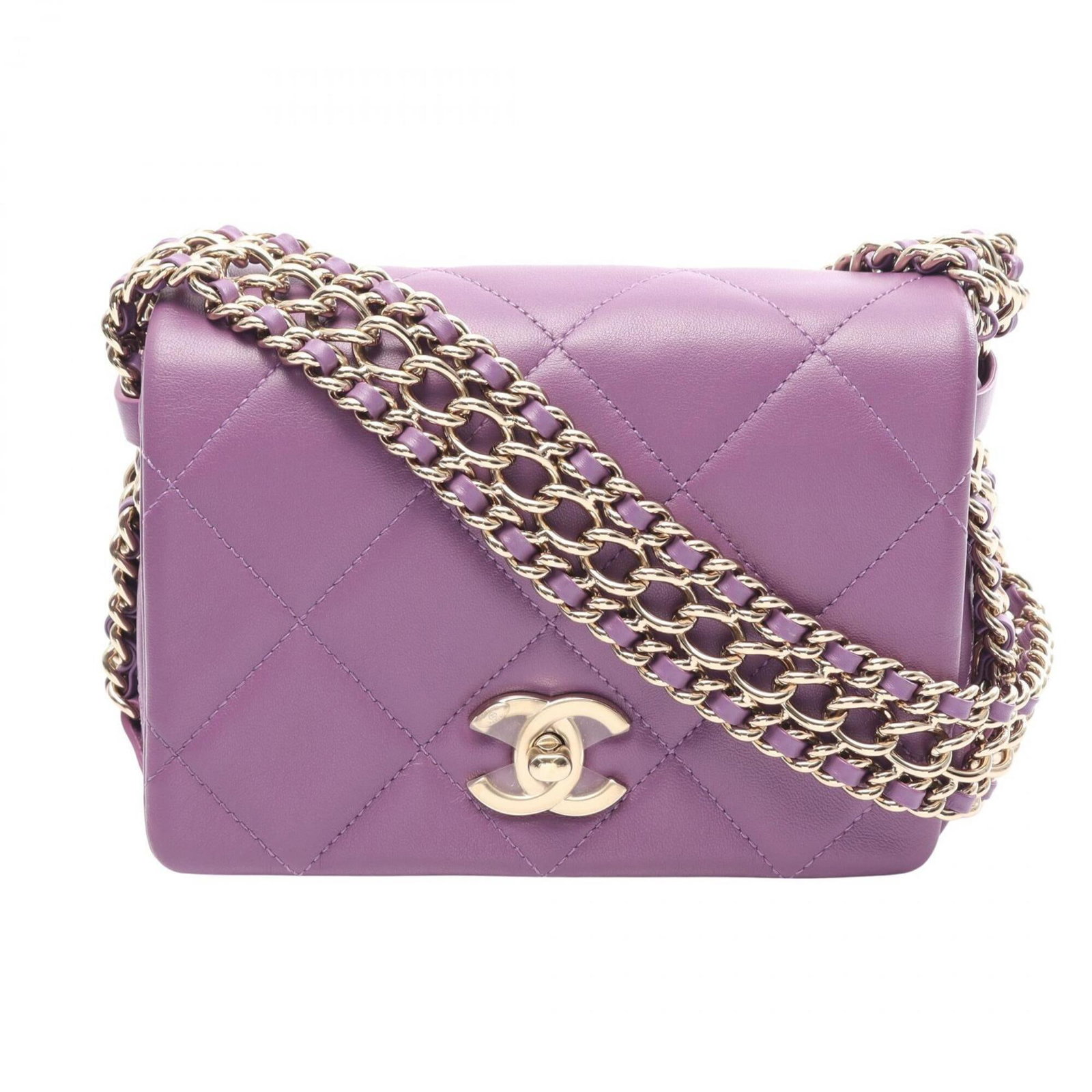 Shoulder Bag Leather Handbag Chanel: Shoulder Bag Leather Handbag Chanel Purple lambskin shoulder bag from Chanel, measuring 13cm x 17cm x 5.5cm. This leather handbag features a classic design with a rich, luxurious feel. Made from high-
