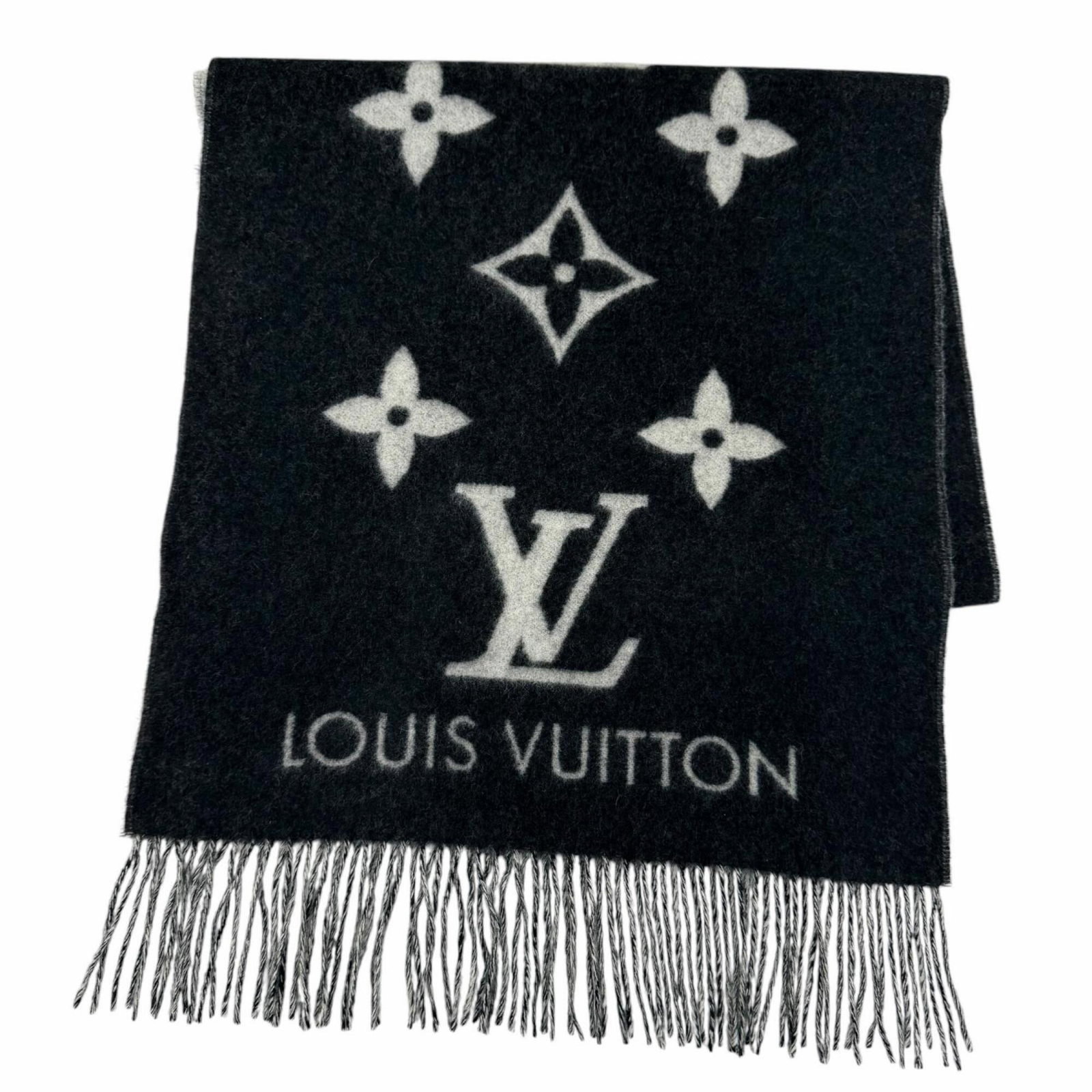Cashmere Stole Vuitton Louis: Cashmere Stole Vuitton Louis Cashmere Stole Vuitton Louis is made from high-quality cashmere material, a luxurious and soft fabric. The stole measures 1.7m x 46cm, offering a generous length and
