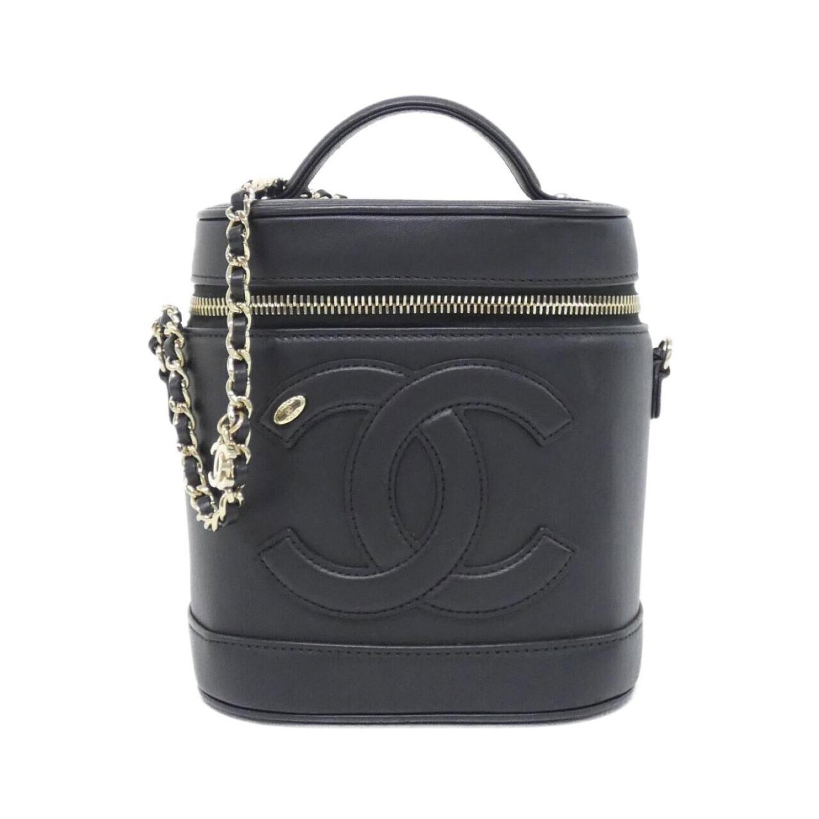 Handbag Chanel: Handbag Chanel Black Chanel handbag with dimensions 16cm x 14cm x 12cm, perfect for everyday carry. This sleek and stylish bag features a classic design that exudes timeless elegance. Item Specifics: