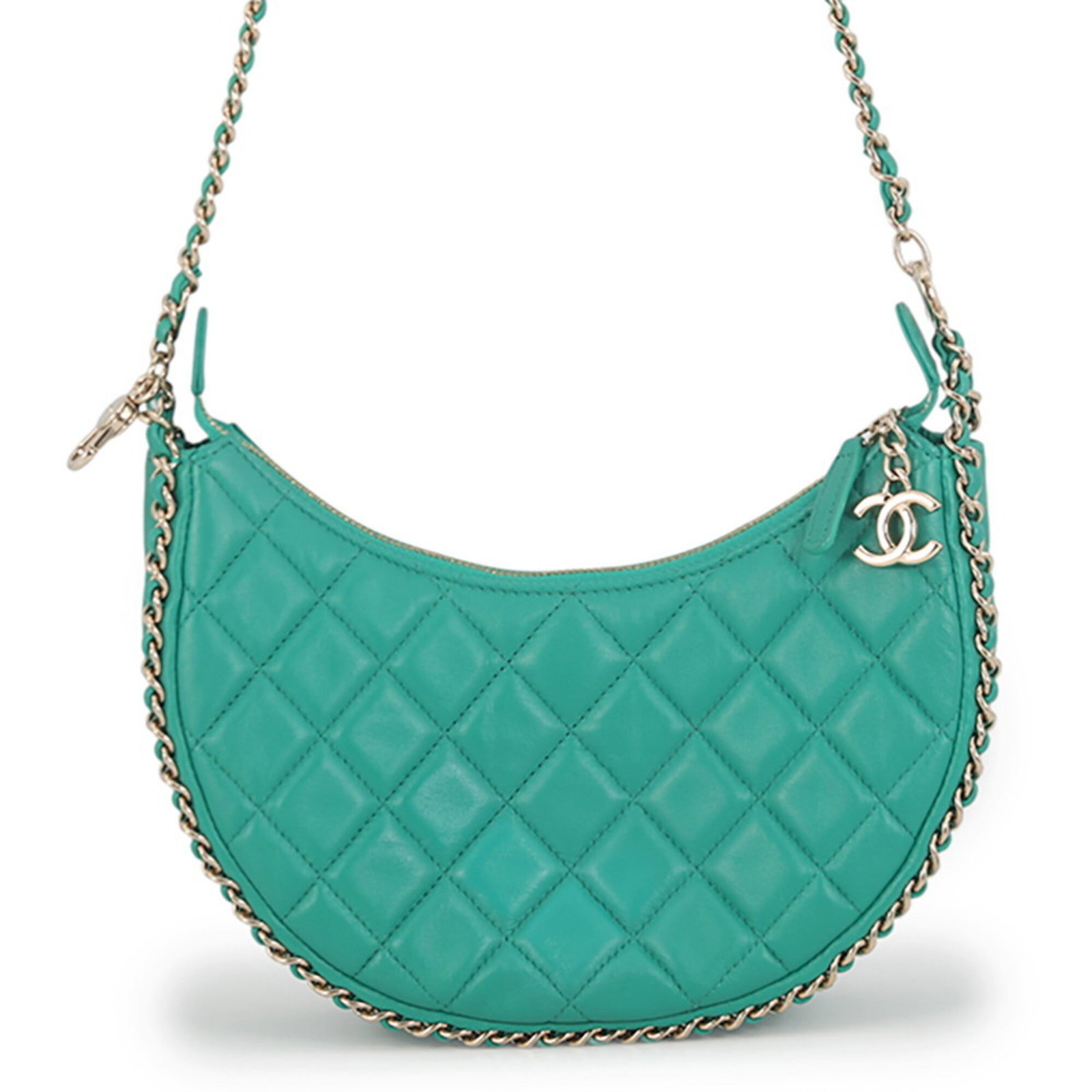 Handbag Shoulder Bag Chanel: Handbag Shoulder Bag Chanel This Chanel shoulder bag features a striking green color and measures 16.5cm x 22cm x 6.5cm. With its classic design and Italian craftsmanship, this bag showcases the
