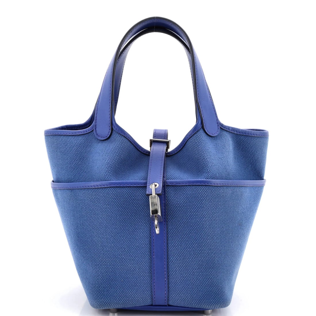 Hermes Cargo Lock Picotin Bag Canvas Swift: Hermes Cargo Lock Picotin Bag Canvas Swift Canvas and Swift PM exterior, this Hermes Cargo Lock Picotin Bag boasts a striking blue hue. The bag's exterior has been repainted, and it features palladium