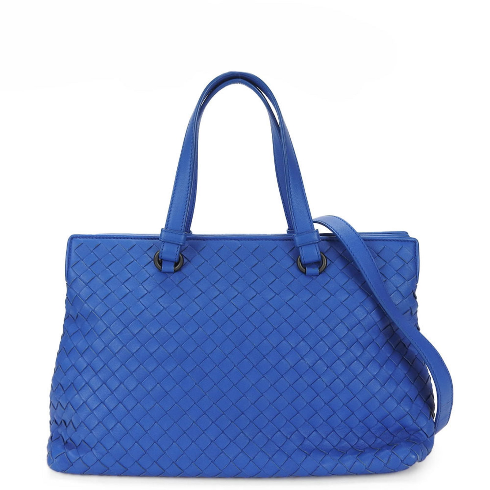 Intrecciato Handbag Bottega Veneta: Intrecciato Handbag Bottega Veneta Intrecciato Handbag Bottega Veneta features a stunning blue outer, complete with a zipper pocket for added convenience. This iconic handbag measures 19.5cm x 28cm x