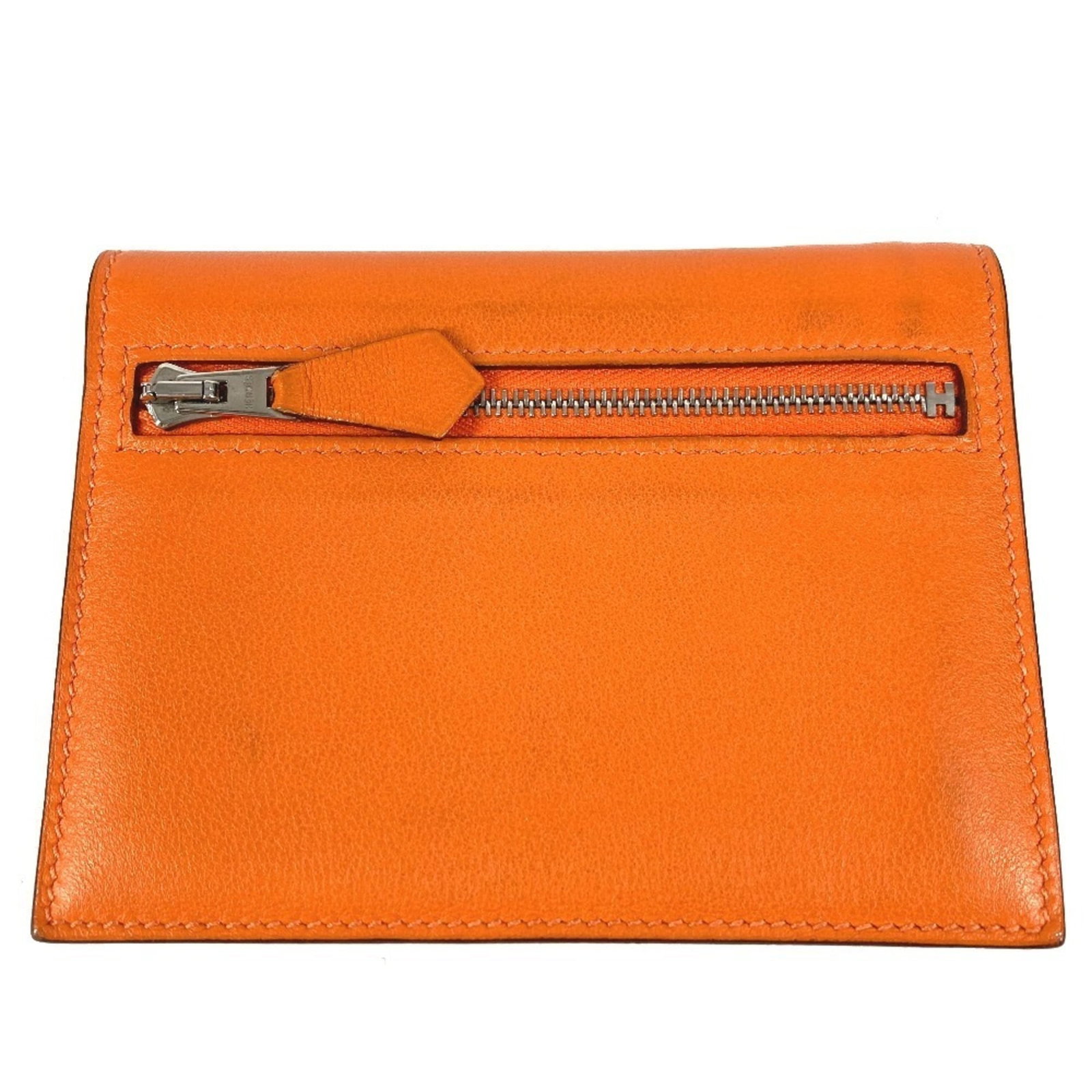 Swift Leather Bi Fold Hermes: Swift Leather Bi Fold Hermes Swift Leather Bi Fold Hermes - A vibrant orange bi-fold wallet made from high-quality Swift leather, measuring 9.5cm x 13cm. The sleek design and compact size make it a
