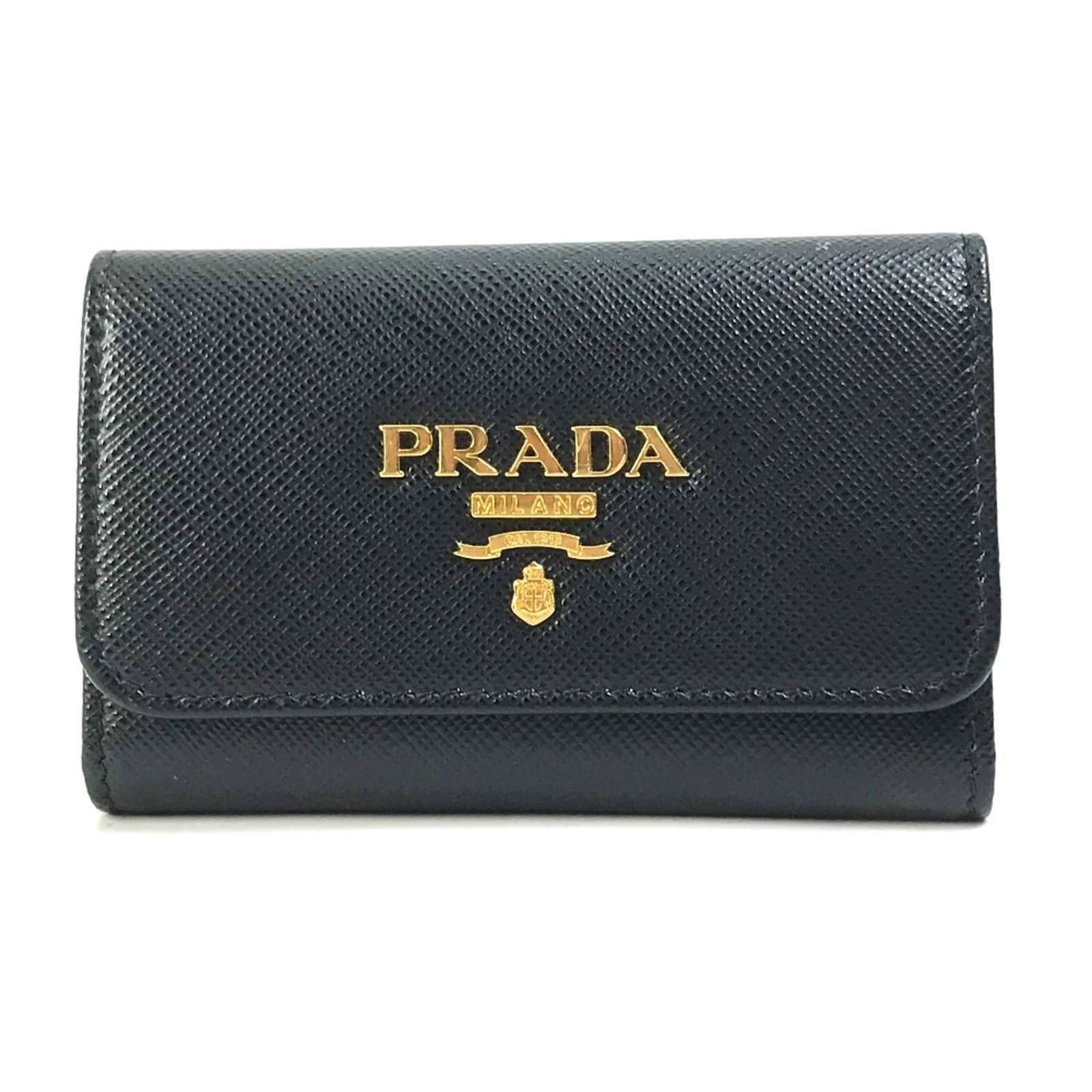 Keycase Other Prada: Keycase Other Prada The Prada 1PG004 Keycase is a sleek and sophisticated accessory, crafted from high-quality materials and featuring a sleek black design. Its compact size and precise dimensions mak