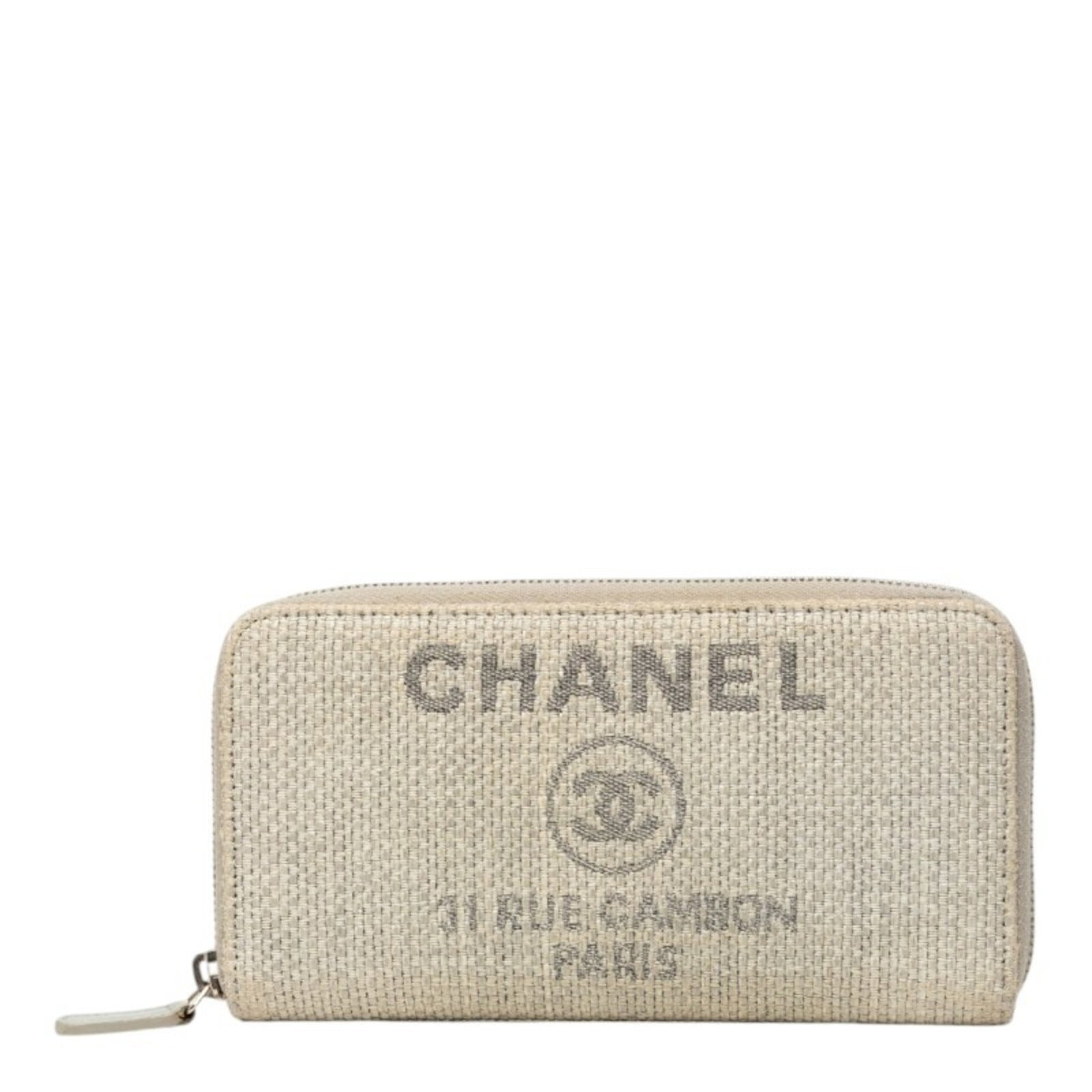 Bi fold Tweed Wallet Long Chanel: Bi fold Tweed Wallet Long Chanel Tweed fabric gives this bi-fold wallet a classic, sophisticated look, while its gray color provides a versatile neutral tone. Measuring 10cm x 19cm x 2cm, this long