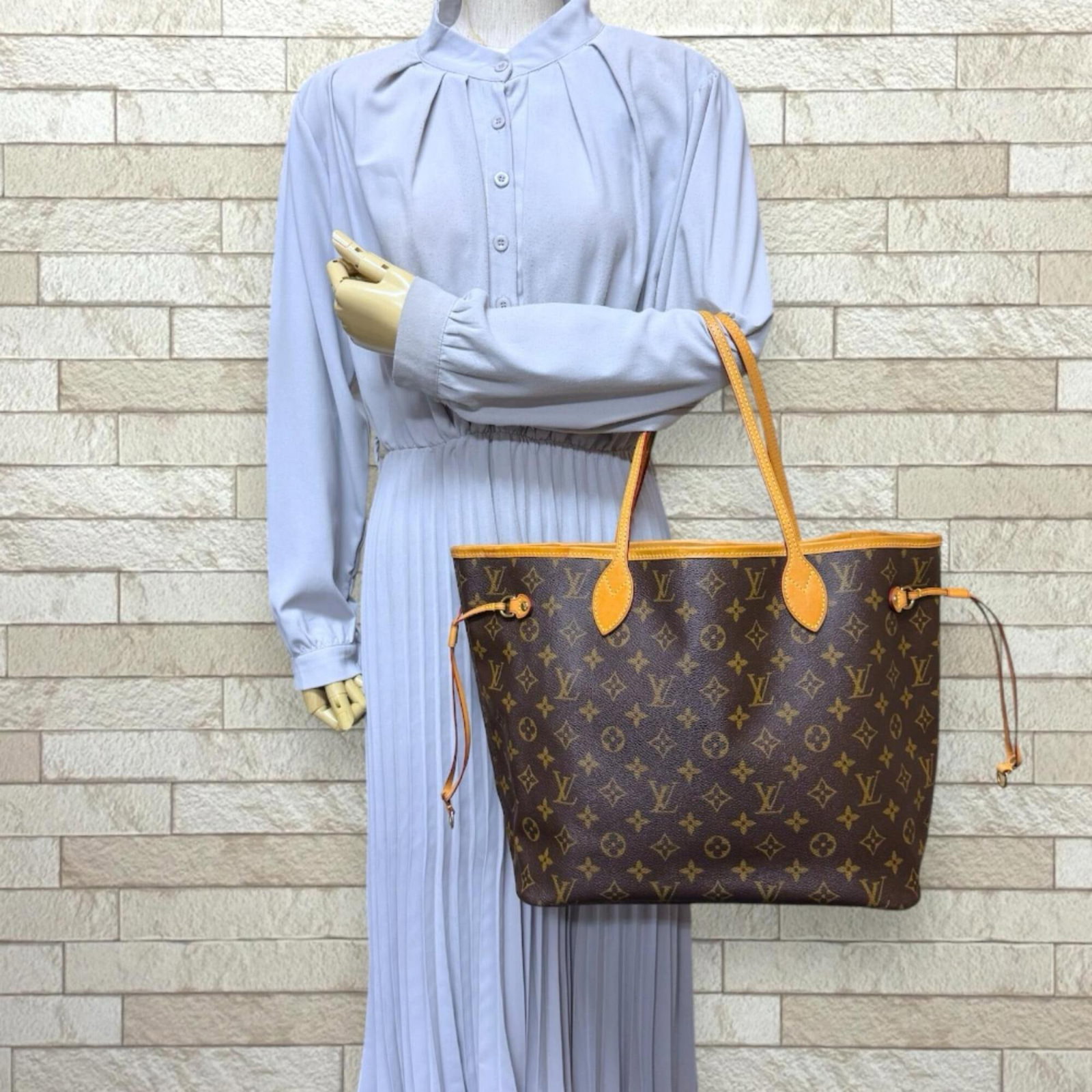 Louis Vuitton Monogram Tote - 2