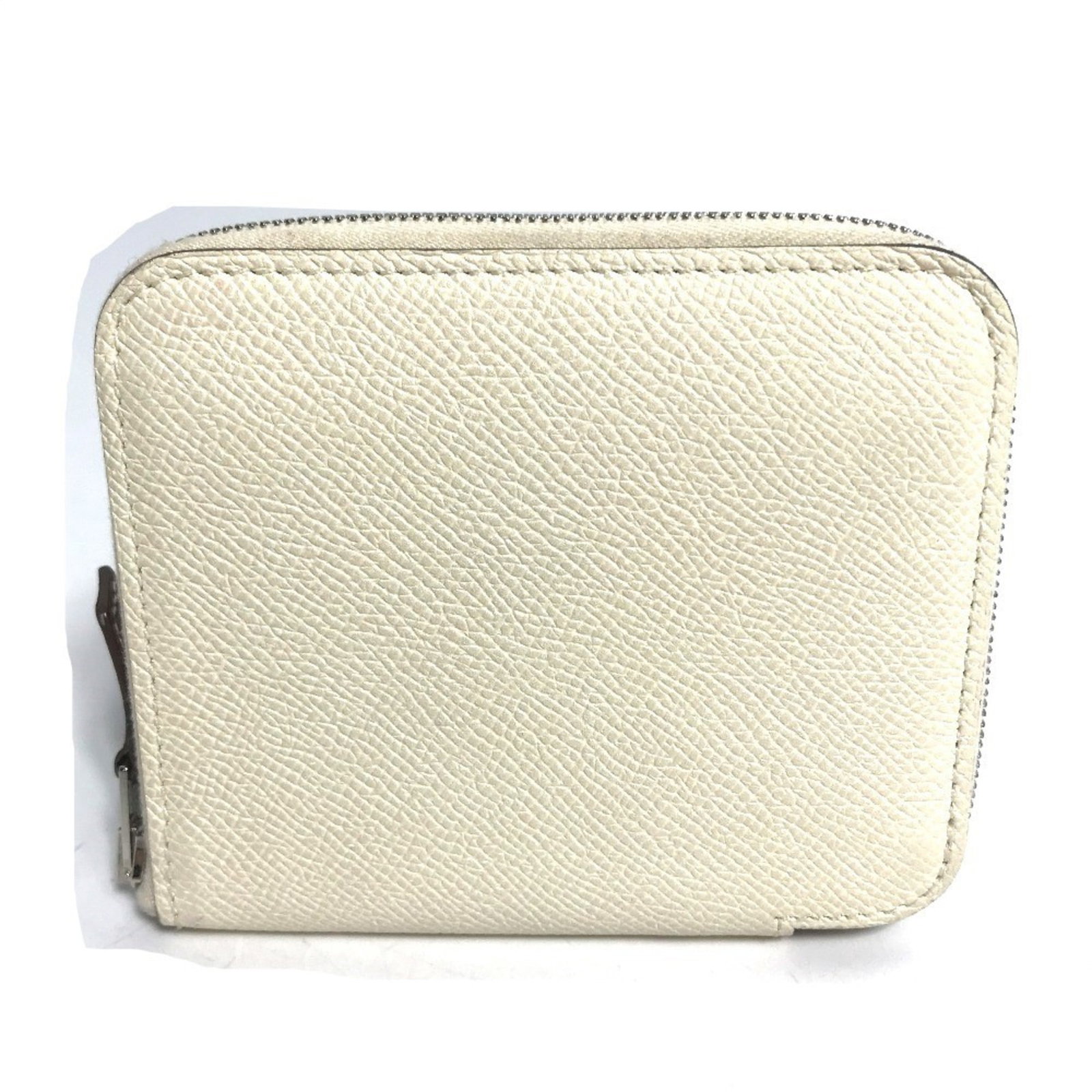 Hermes Coin Purse/ Coin Case Epsom Leather: Hermes Coin Purse/ Coin Case Epsom Leather Epsom leather craftsmanship shines in this sleek, white Hermes coin purse/coin case, measuring 9cm x 10.5cm. The zipper closure provides secure storage,