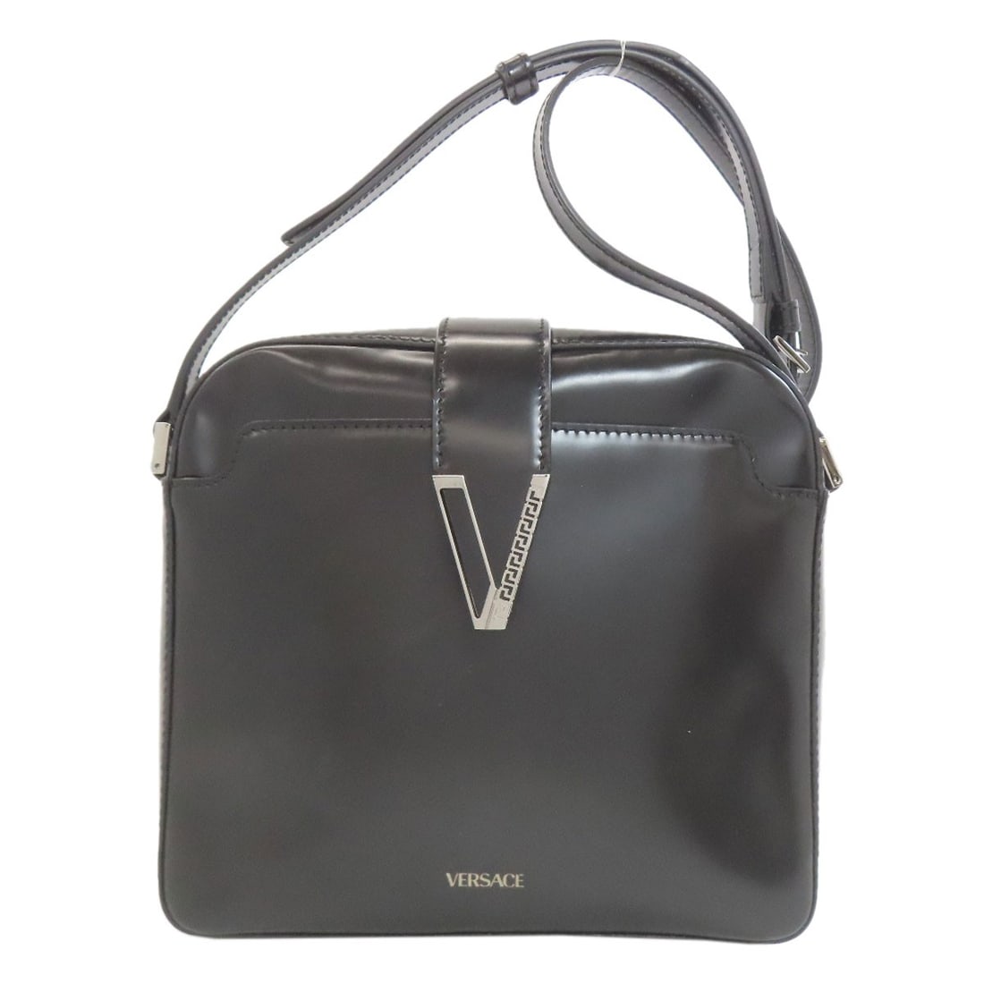 Logo Versace Leather Bag Shoulder: Logo Versace Leather Bag Shoulder Black leather shoulder bag with a classic VERSACE design, featuring a timeless style that exudes luxury and sophistication. Made from high-quality leather, this bag