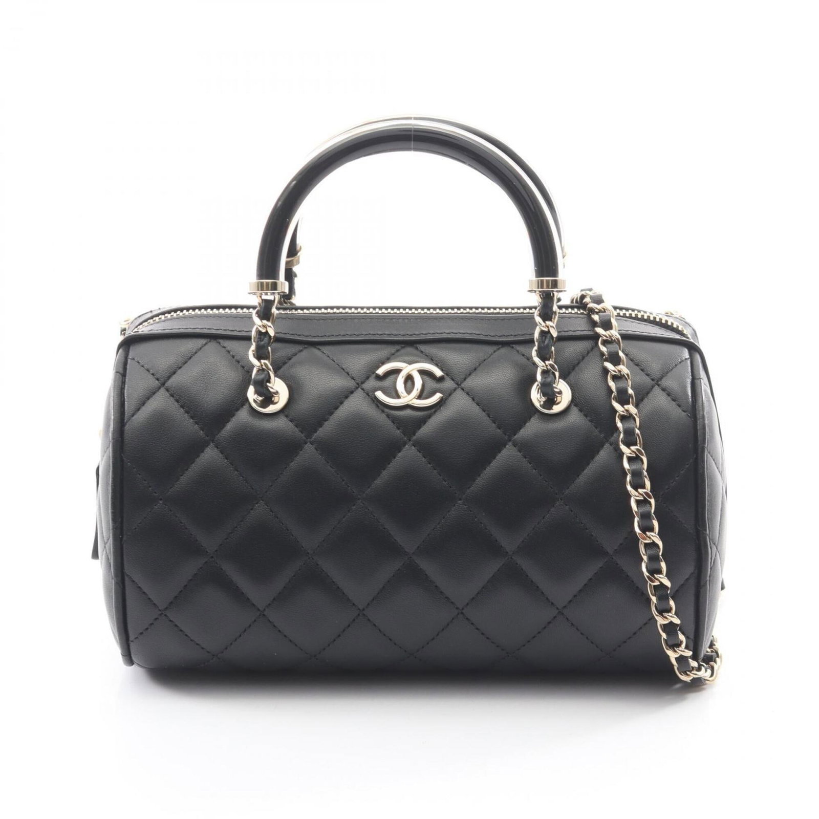 Handbag Leather from Chanel: Handbag Leather from Chanel Handbag from Chanel, made from genuine lambskin leather, features gold hardware and a classic black color. This stylish accessory measures 10.5cm x 18cm x 10cm and is