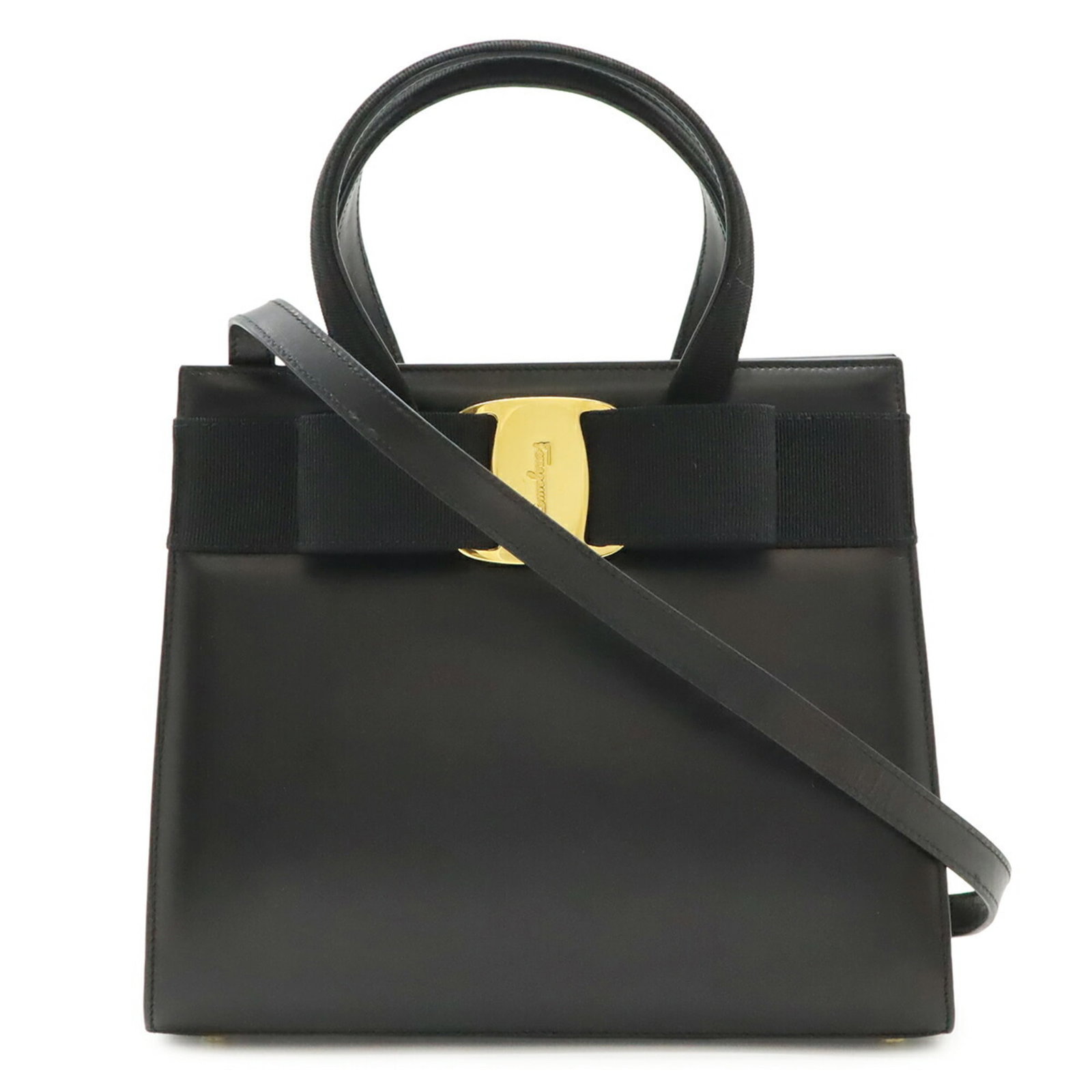 Ferragamo Salvatore Handbag Leather Bag Shoulder: Ferragamo Salvatore Handbag Leather Bag Shoulder The Salvatore Ferragamo Vara leather shoulder bag boasts sleek black leather and a spacious interior, measuring 20cm x 24.5cm x 10cm. With a sturdy