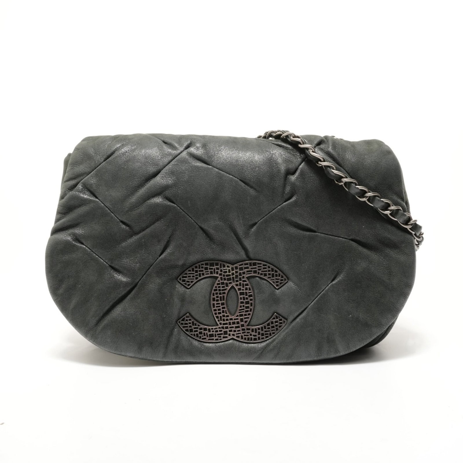 Shoulder Bag by Chanel: Shoulder Bag by Chanel Black shoulder bag by Chanel, featuring a sleek 19cm x 29cm x 6cm size and adjustable strap length of 99cm - 147cm. The bag's classic design makes it a timeless accessory for